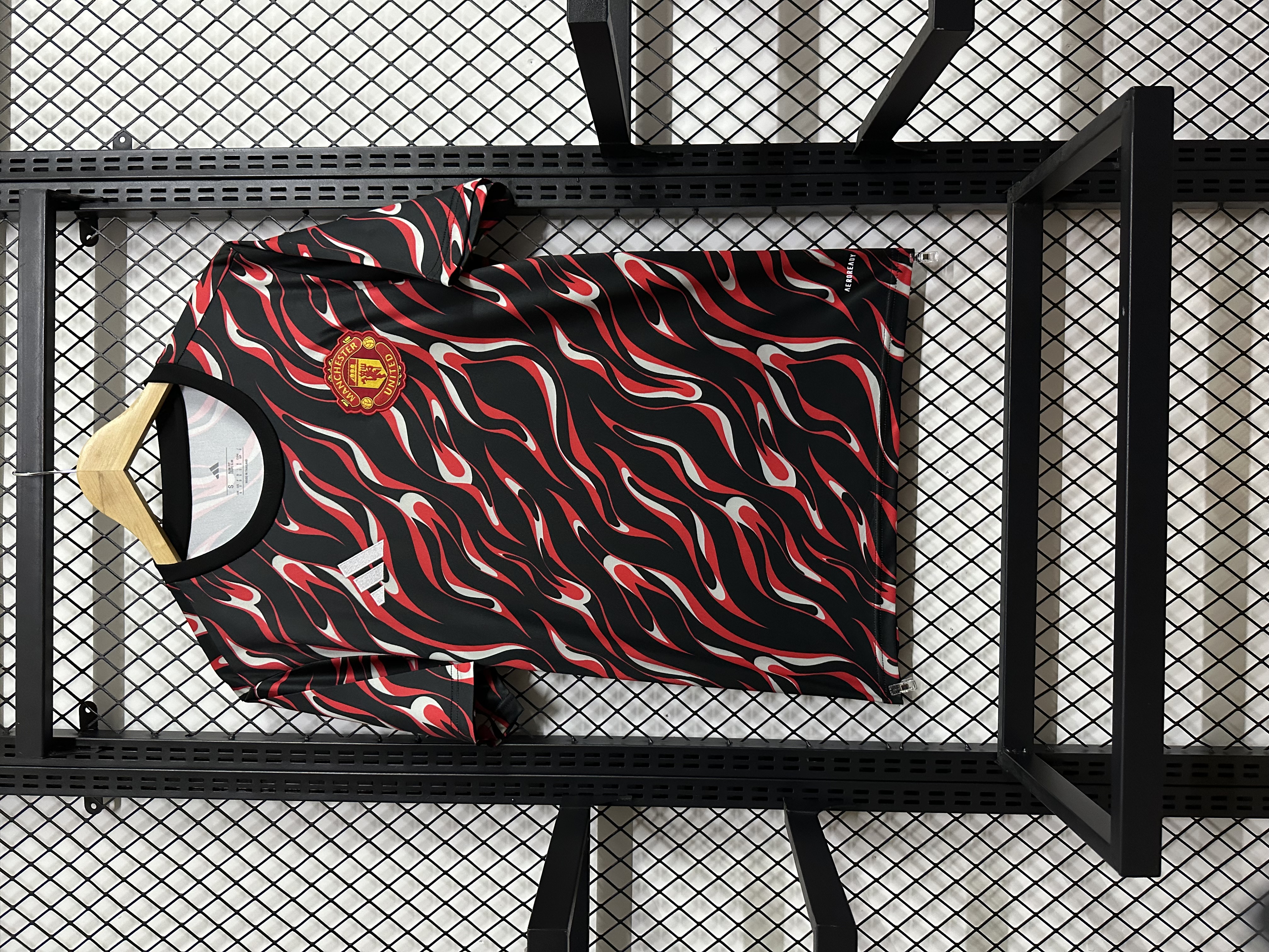 Manchester United Pre-Match  Jersey 2025/26 Red and black