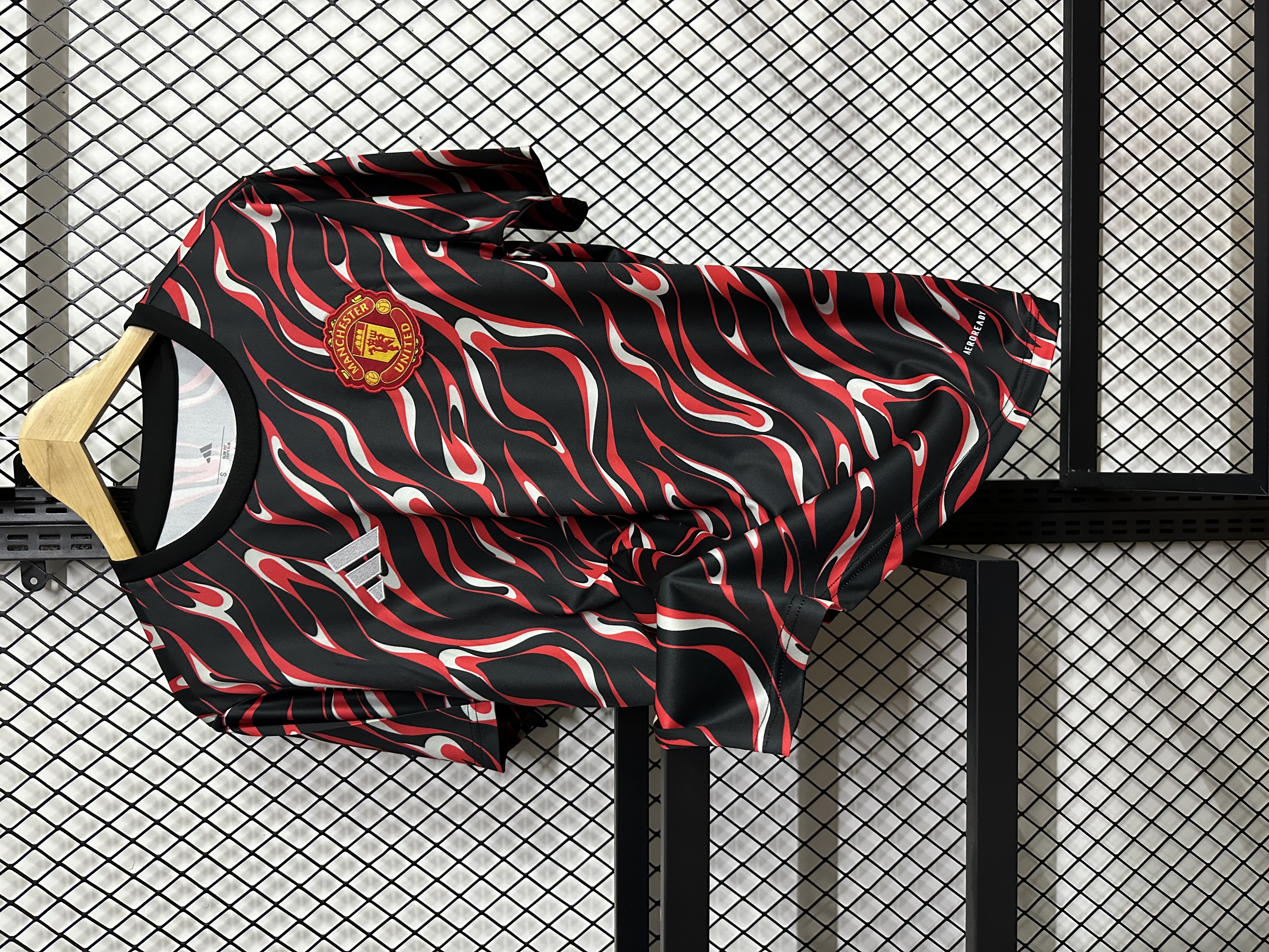 Manchester United Pre-Match  Jersey 2025/26 Red and black