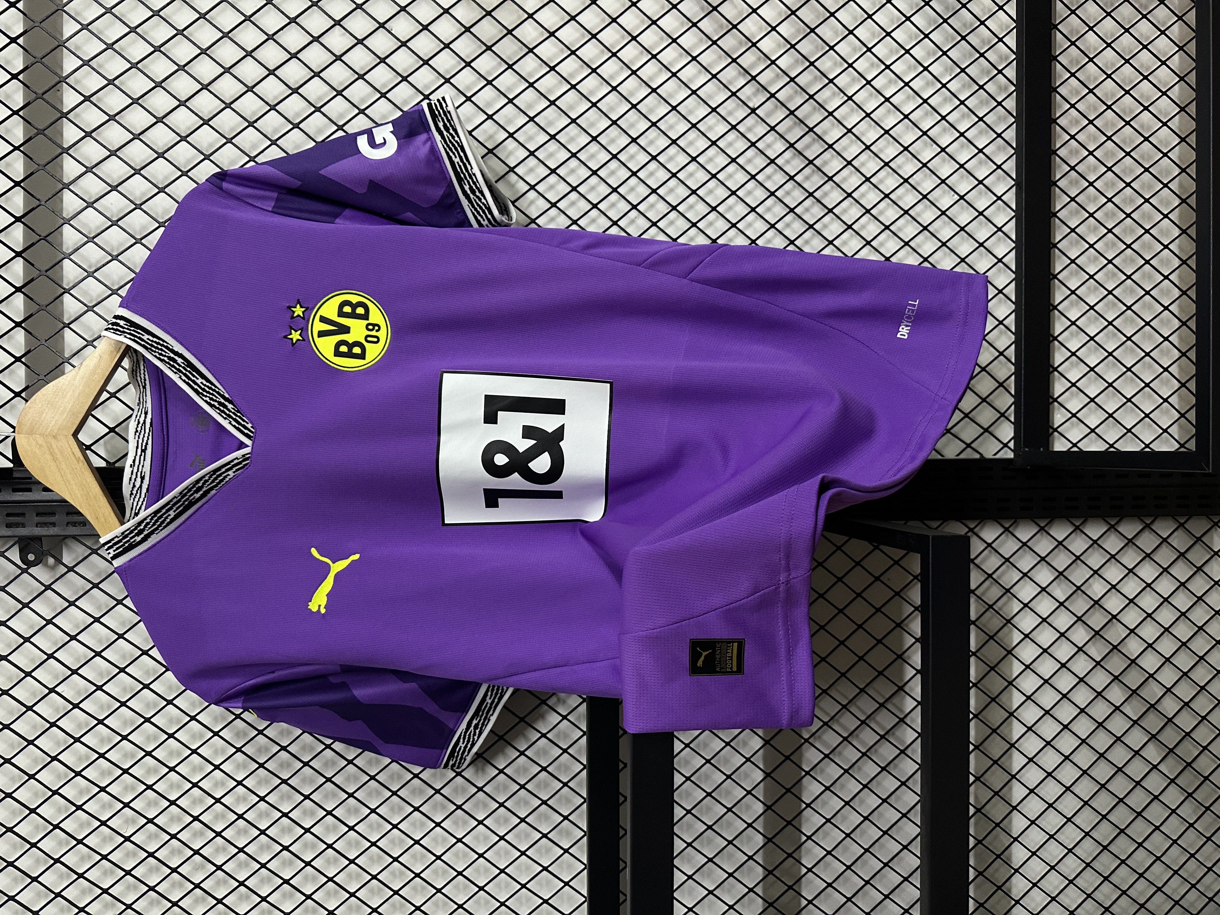 Borussia Dortmund   goalkeeper Jersey 2025/26