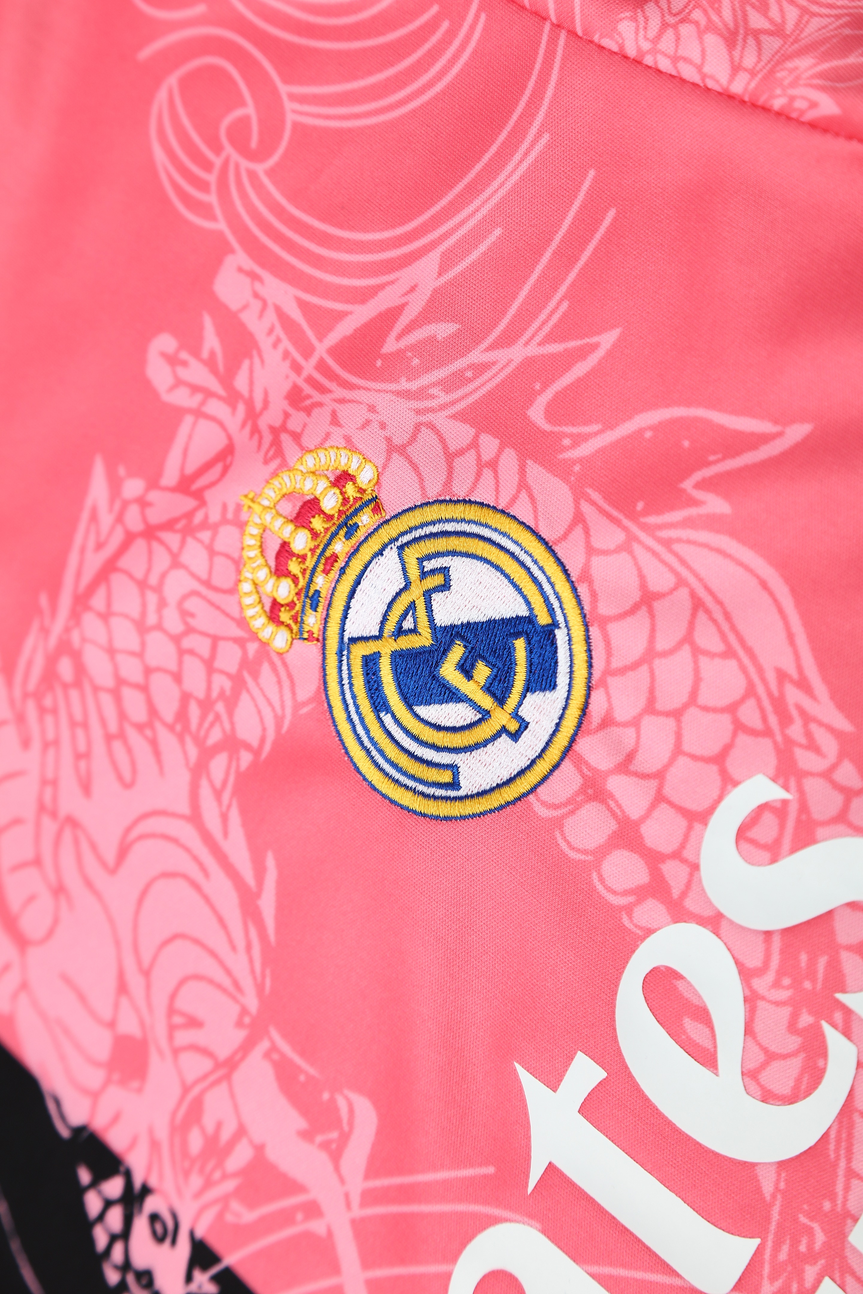 Real Madrid Training Jersey 2025/26 pink