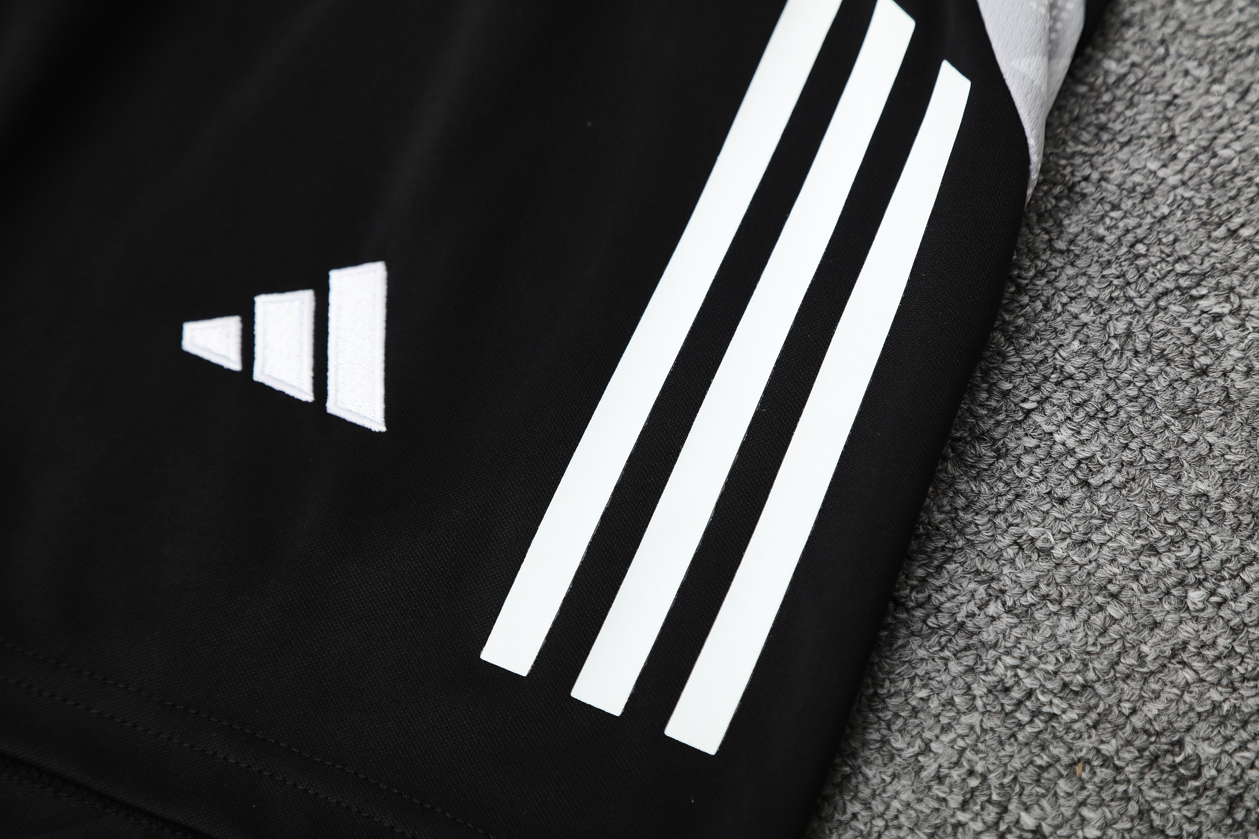 Real Madrid Training Jersey 2025/26 blue