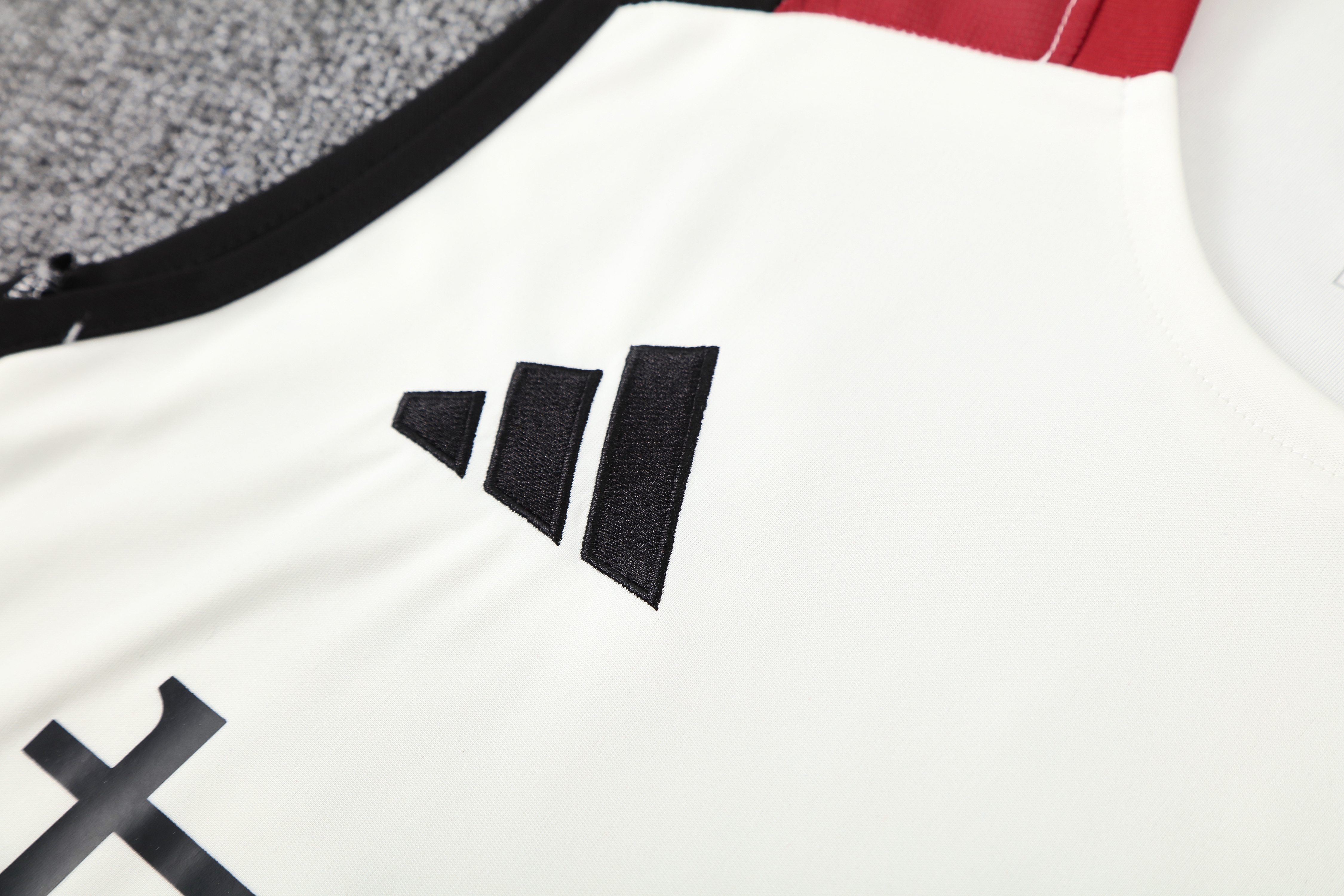 Manchester United Training Jersey 2025/26  MEN26003