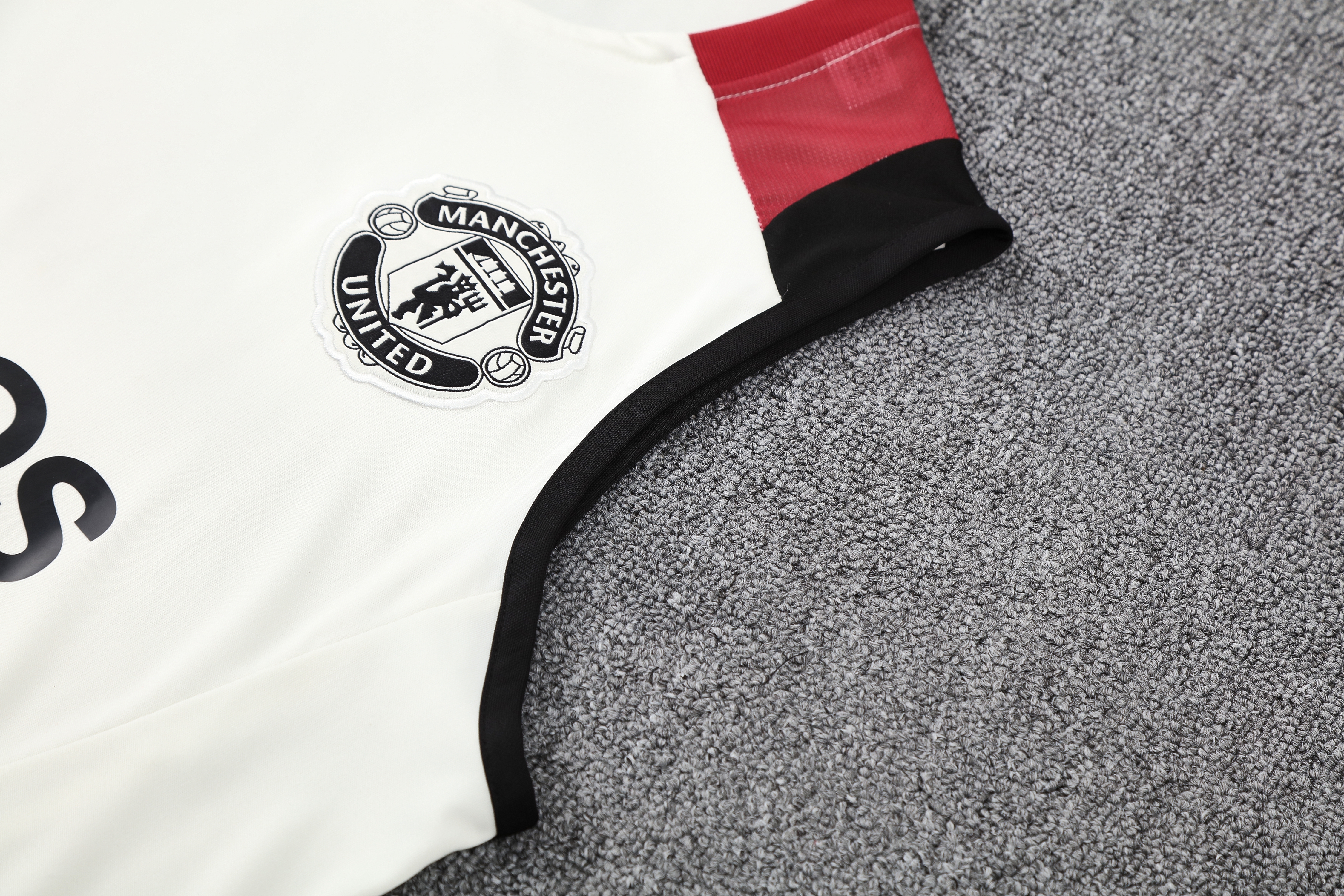 Manchester United Training Jersey 2025/26  MEN26003