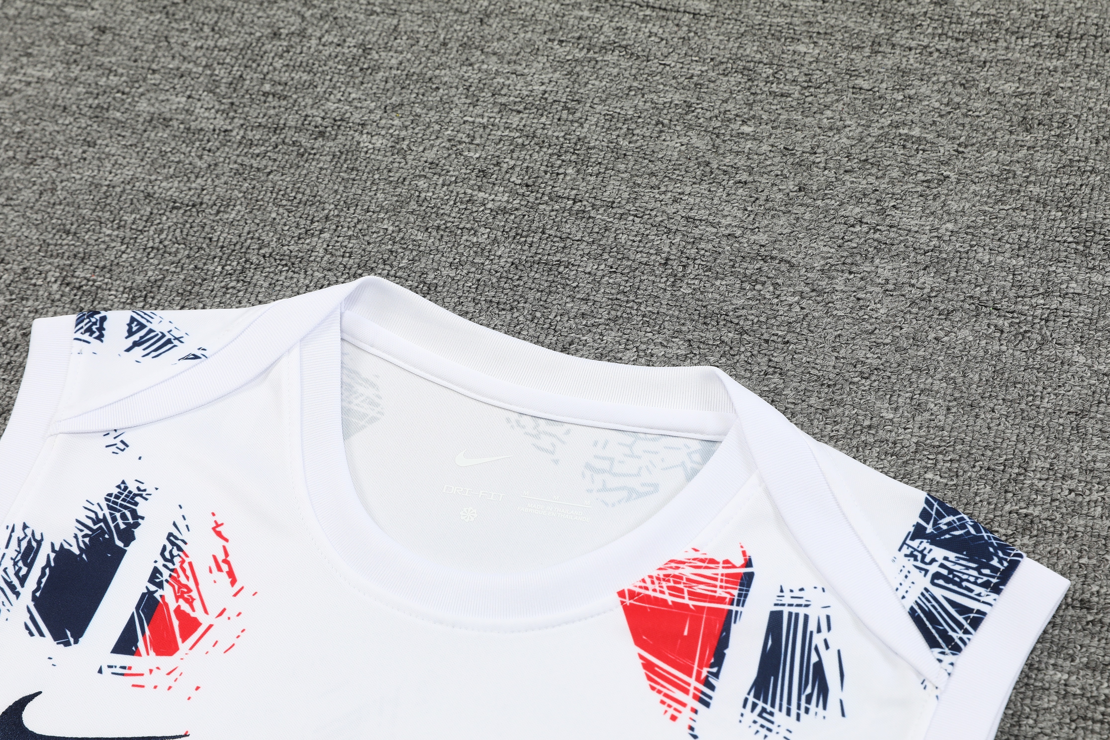 Paris Saint-Germain Training Jersey 2024/25  MEN26014