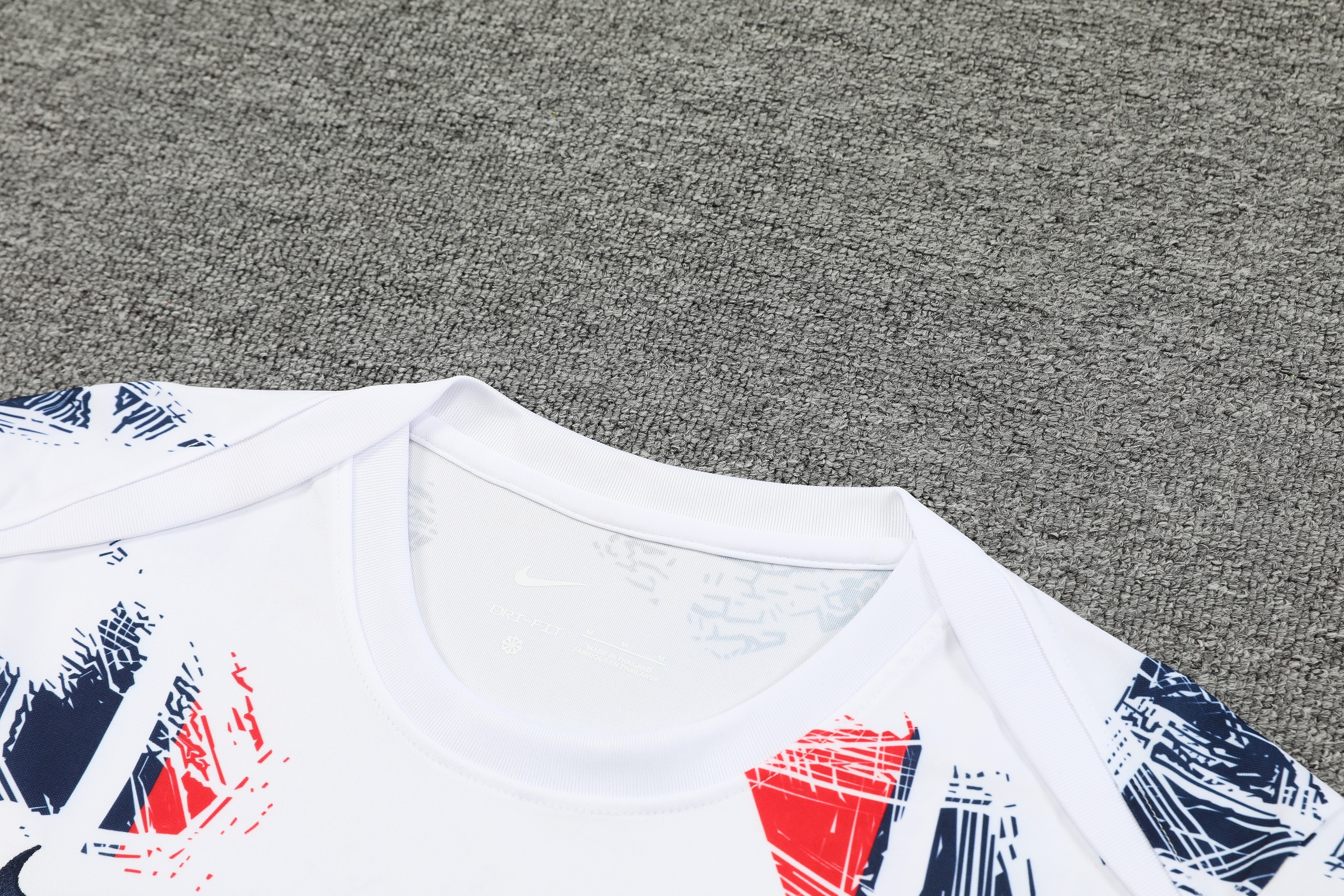 Paris Saint-Germain Training Jersey 2024/25  MEN26012