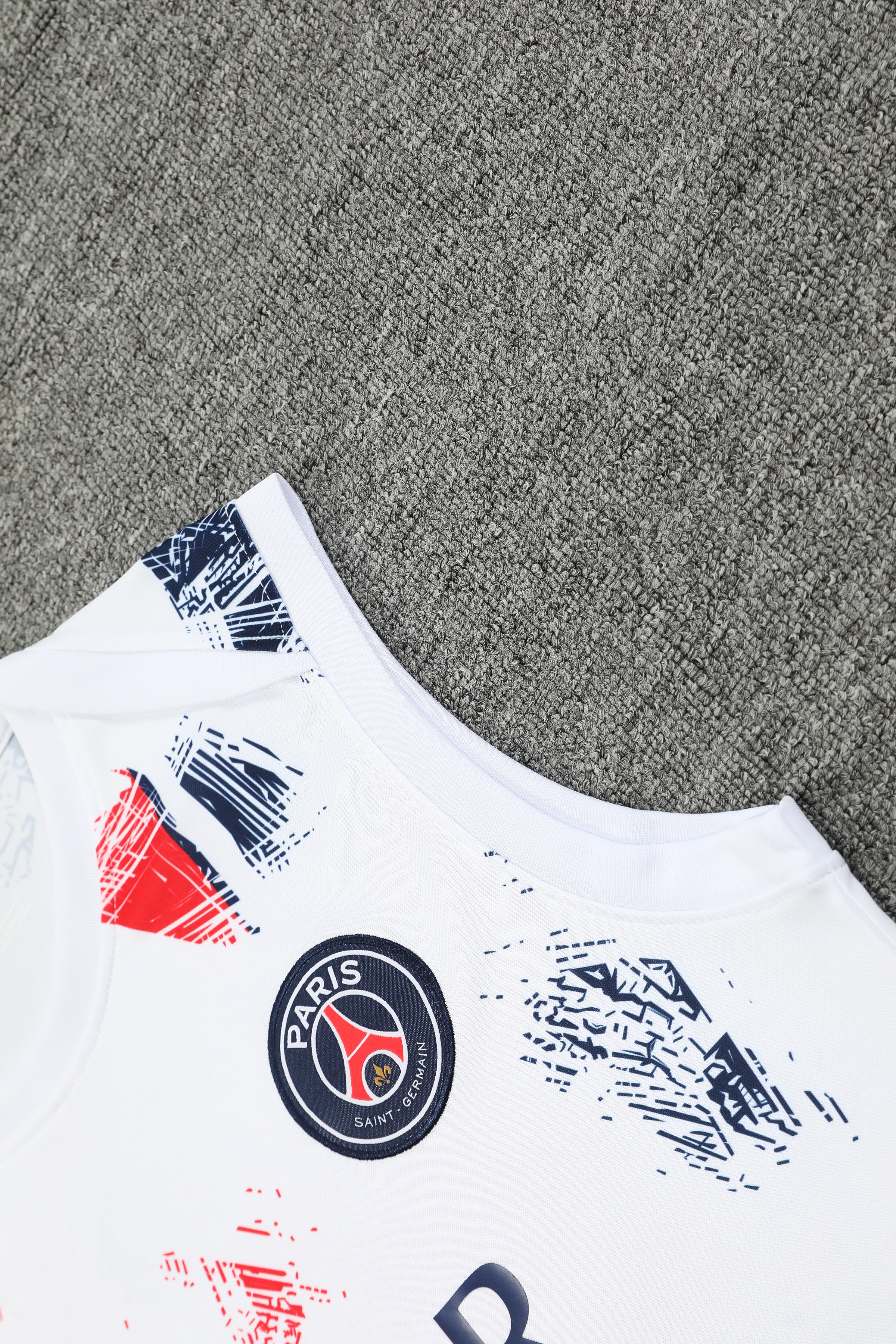 Paris Saint-Germain Training Jersey 2024/25  MEN26014