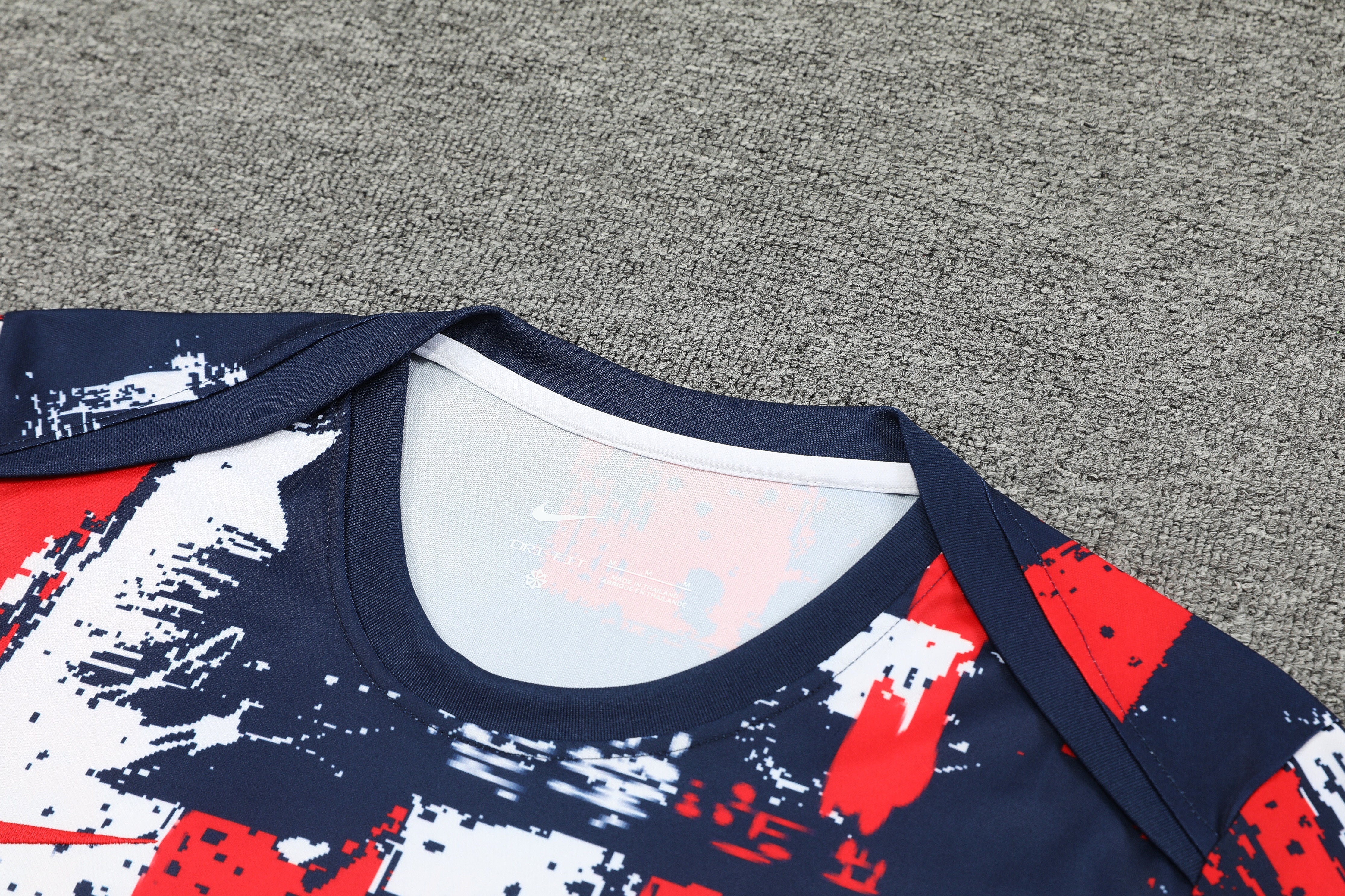 Paris Saint-Germain Training Jersey 2024/25  MEN26018