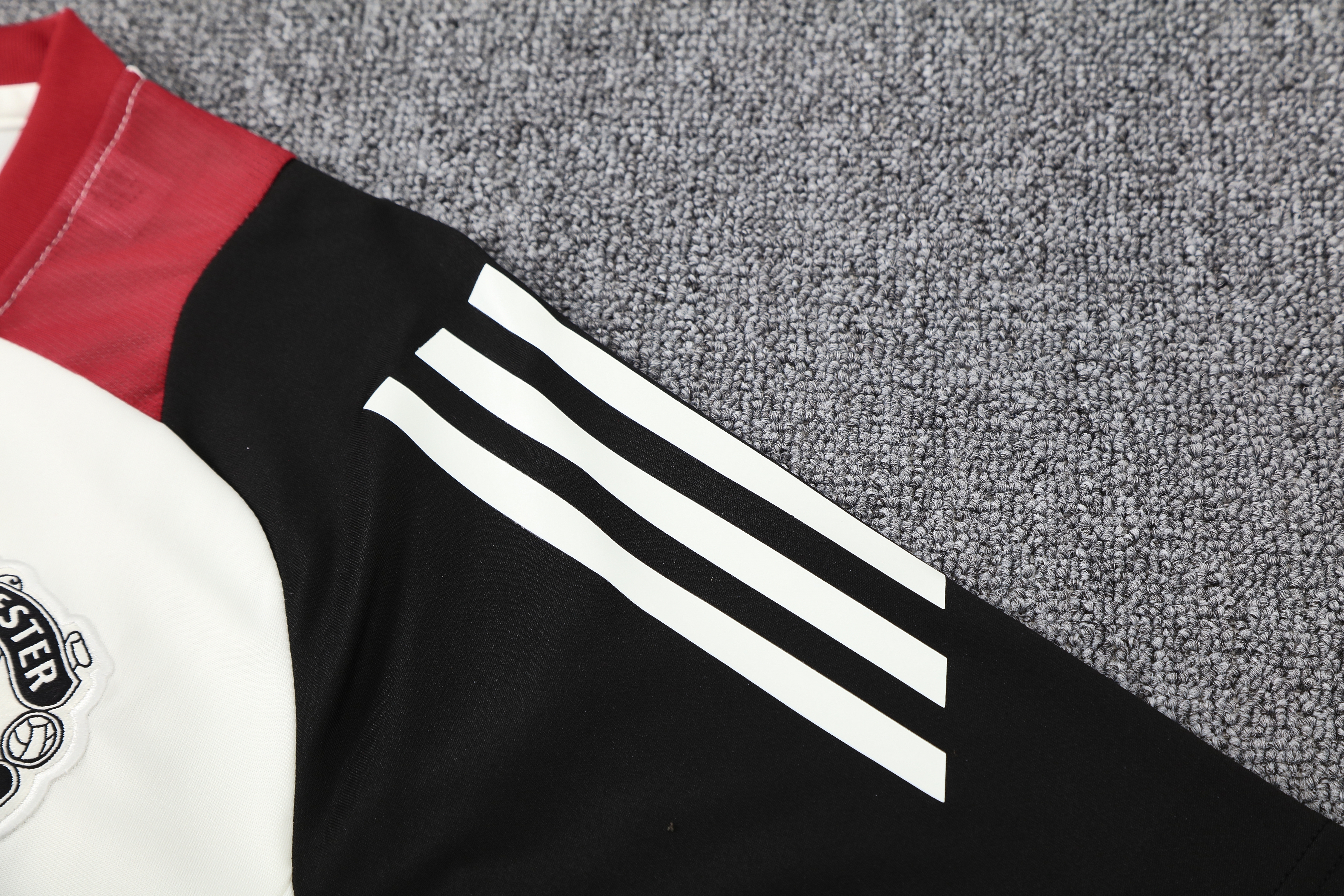 Manchester United Training Jersey 2025/26  MEN26043