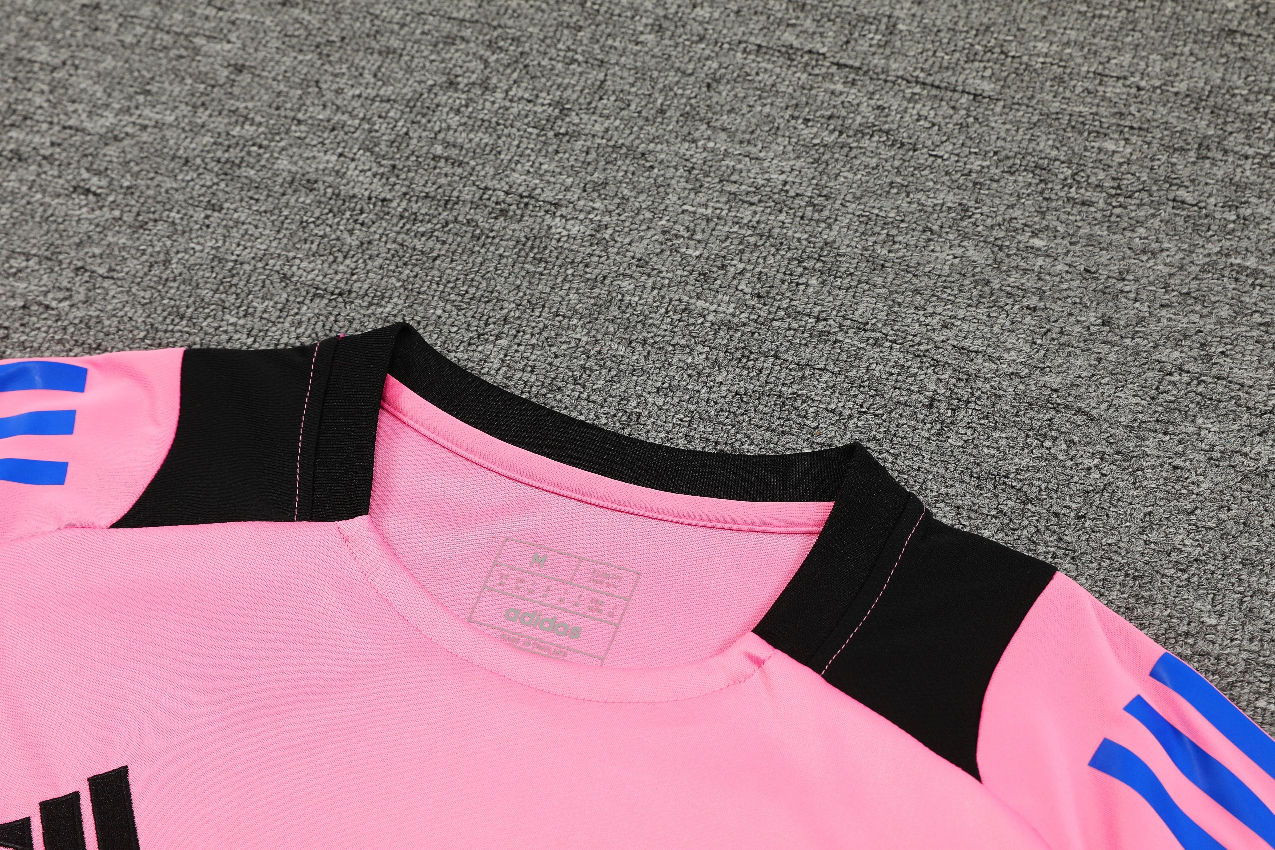 Manchester United Training Jersey 2024/25  MEN26073