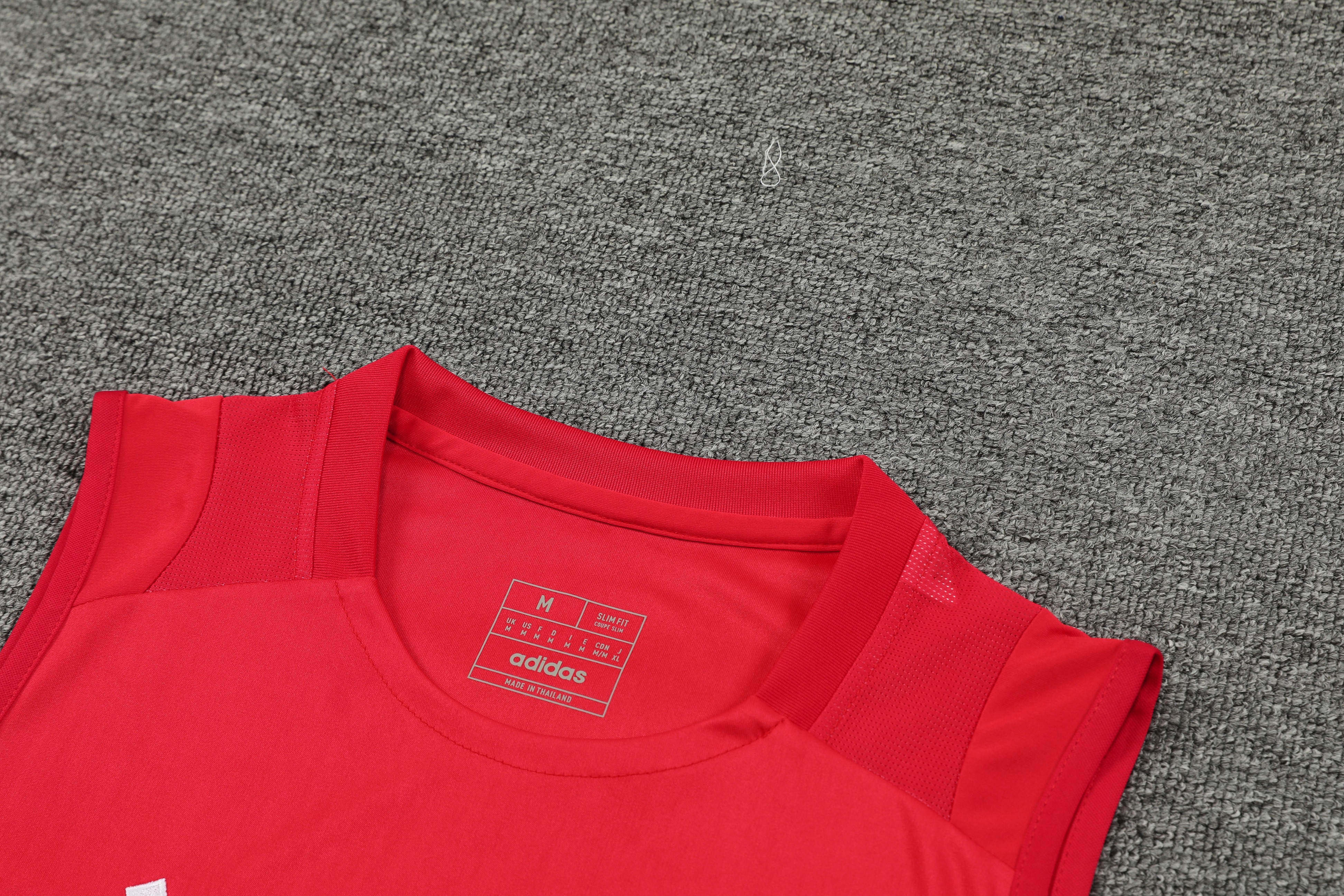 Manchester United Training Jersey 2024/25  MEN26072