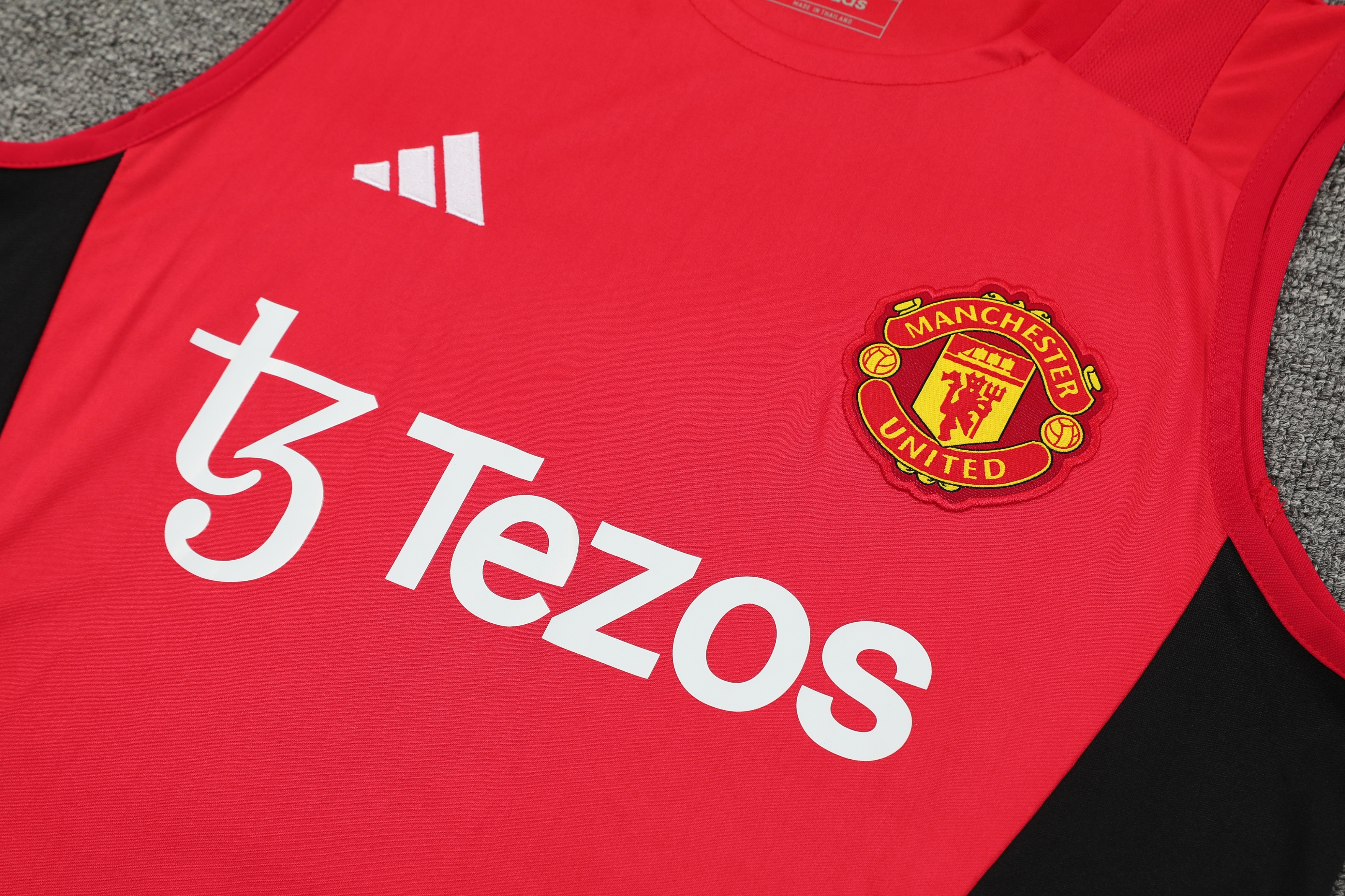 Manchester United Training Jersey 2024/25  MEN26072