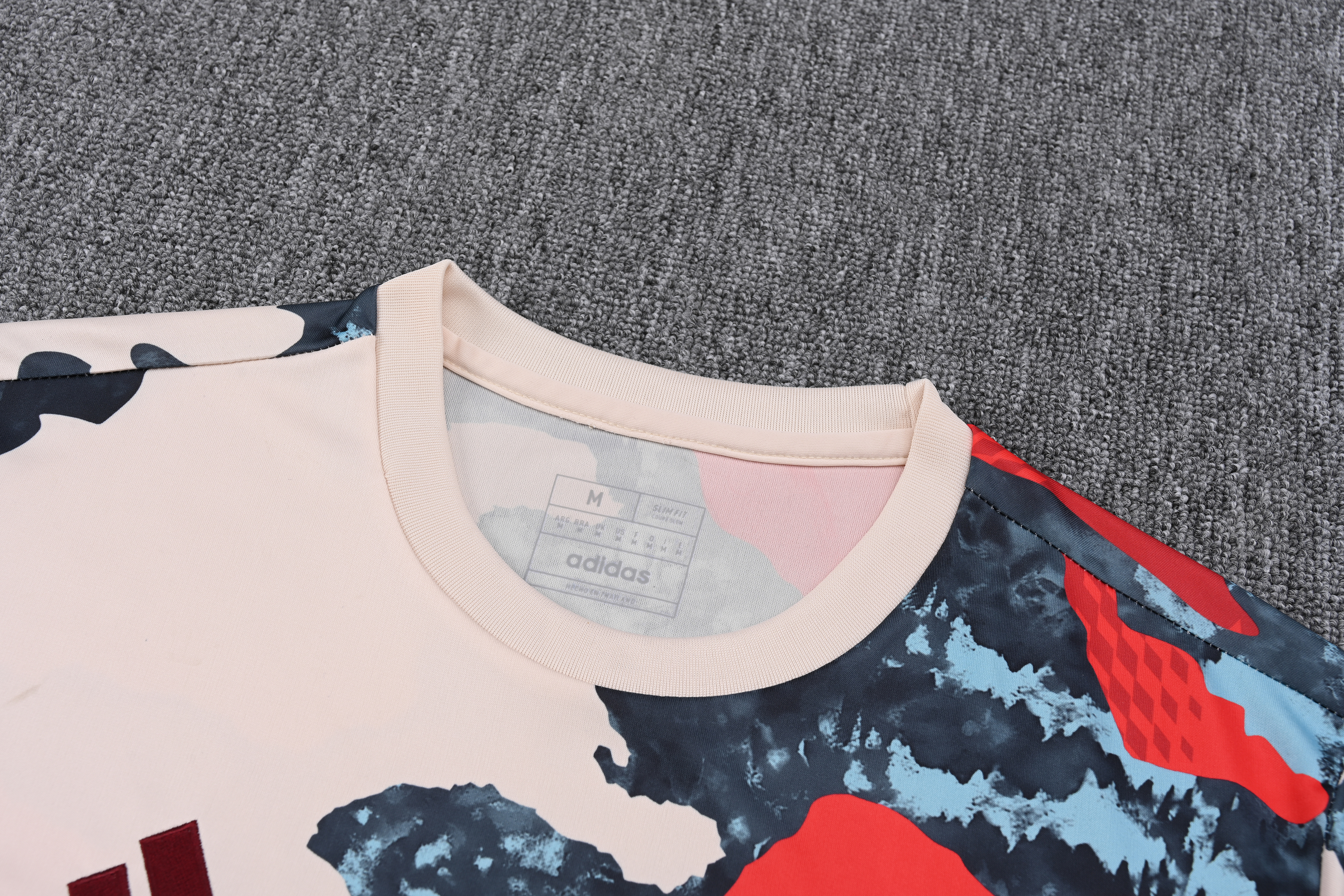 Bayern Munich Training Jersey 2025/26  MEN26081