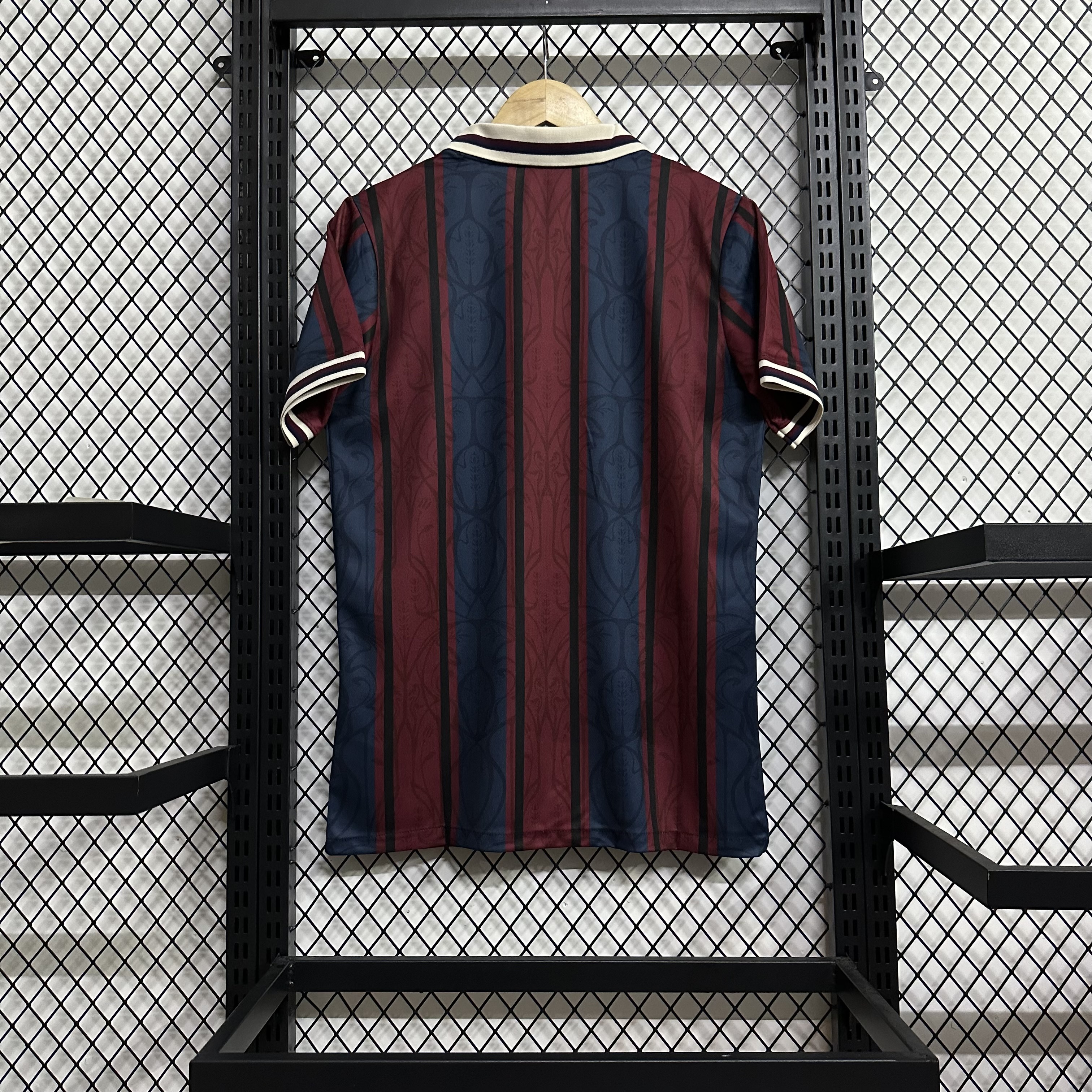 Modernist Crop FC Barcelona Polo 2025/26