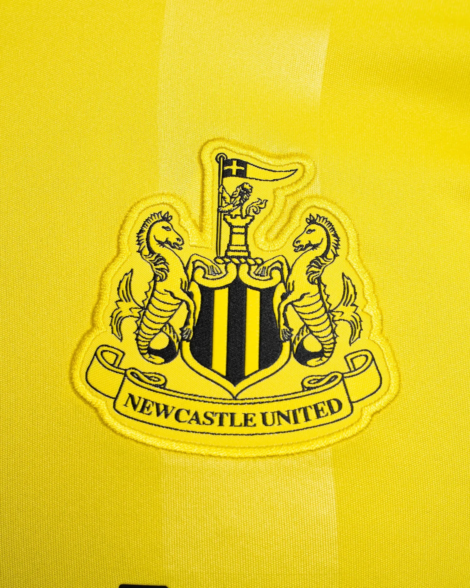 Newcastle United Goalkeeper Jersey 2025/26 yellow
