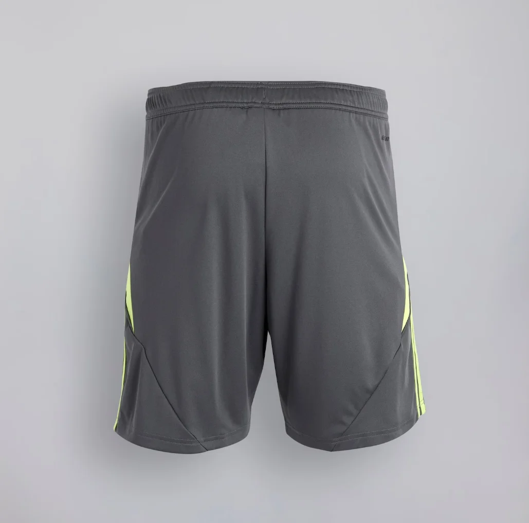 Manchester United Goalkeeper Shorts 2025/26