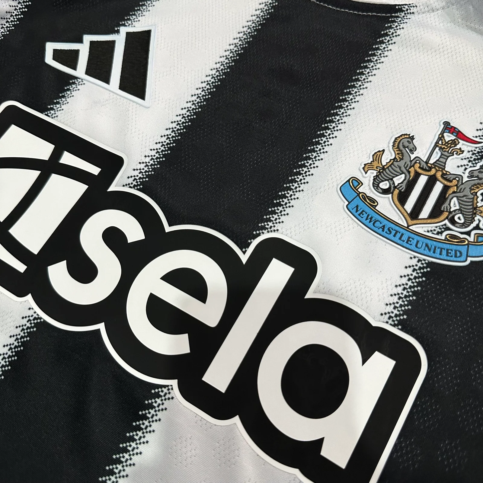 Newcastle United Home Jersey Player Version 2025/26