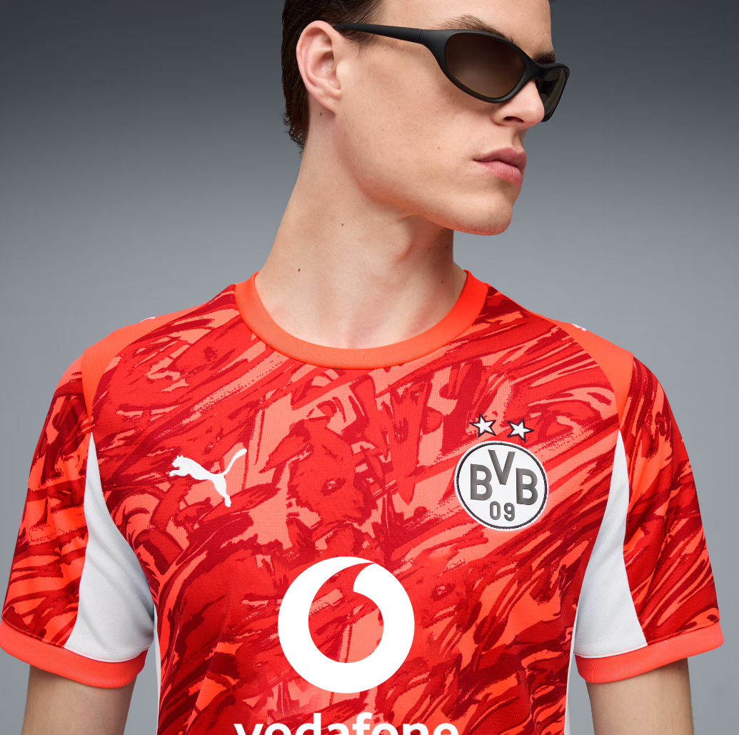 Borussia Dortmund   Goalkeeper  Jersey 2025/26  Red