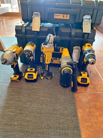 DeWALT Brushless 4-Tool Kit, 18V, Black Yellow