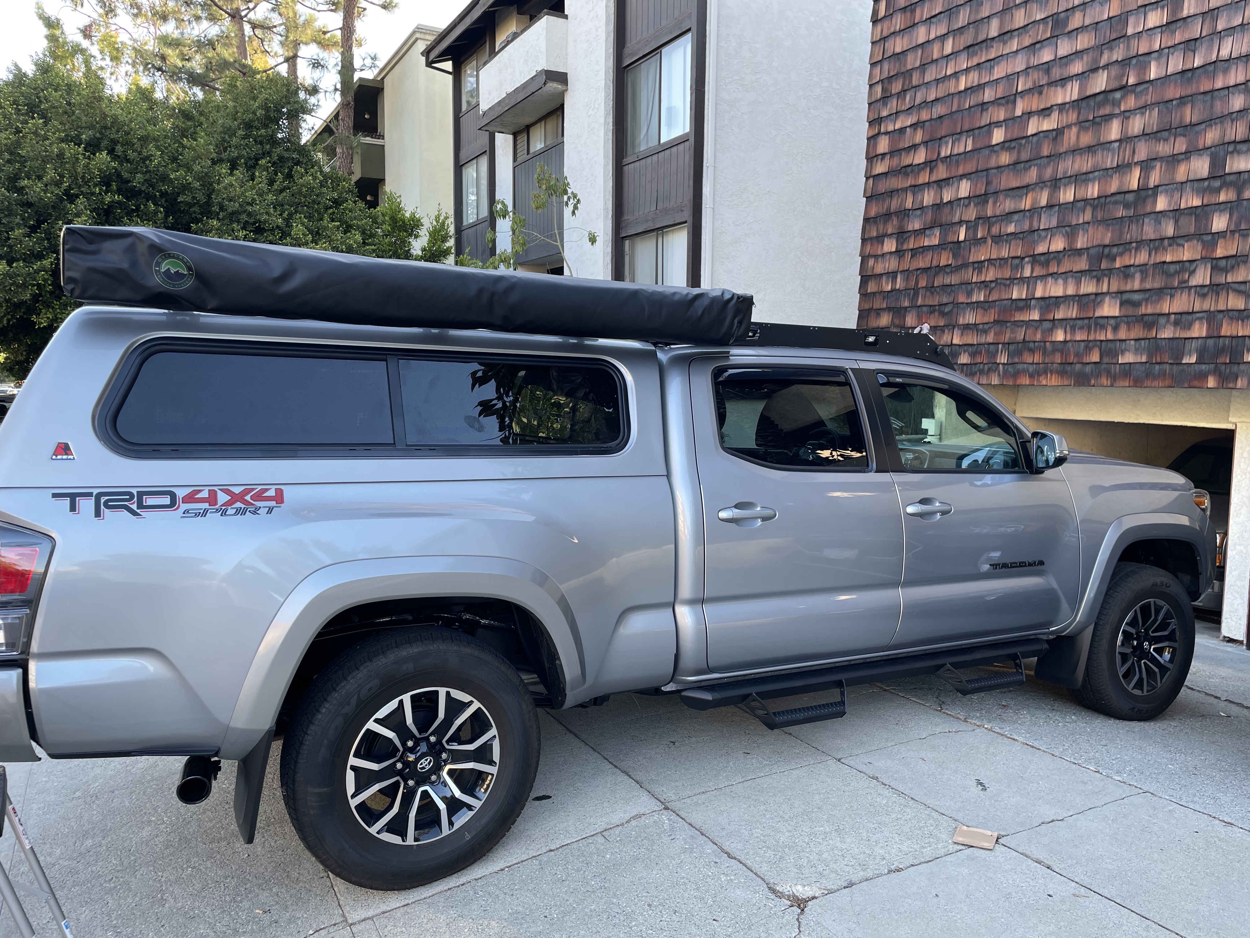 【Sports&Outdoors】Dark Gray with Black Travel Cover - Driverside