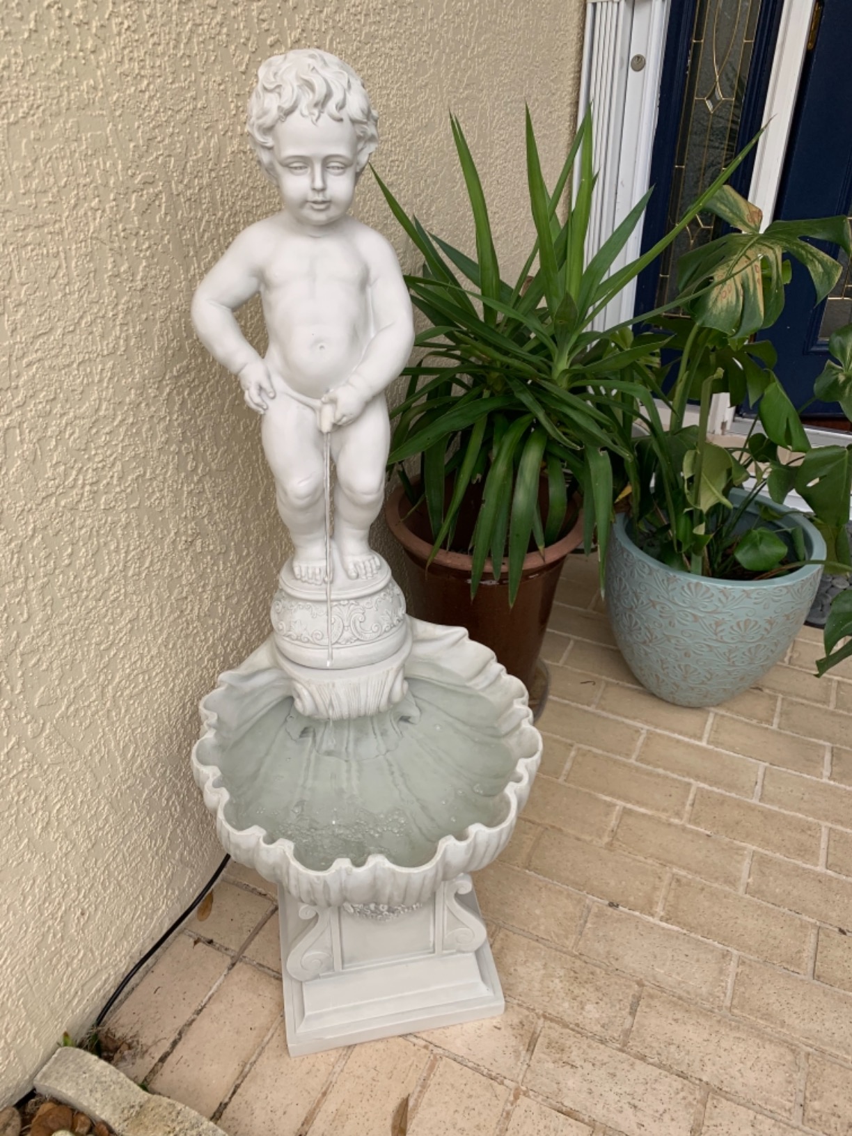 【Décor】Complete Manneken Pis Peeing Boy Water Fountain Garden Decor with Base Outdoor Water Feature