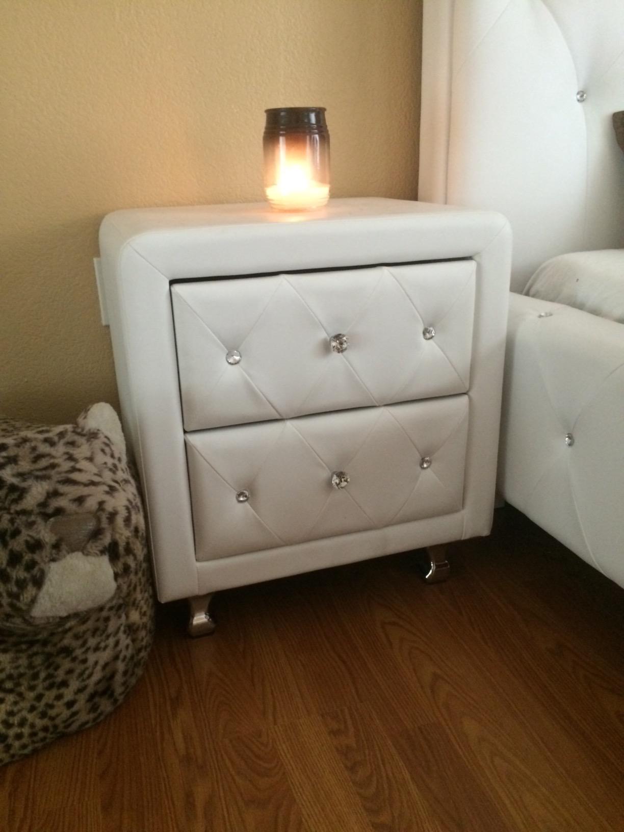 【Furniture】Stella Crystal Tufted Upholstered Modern Nightstand