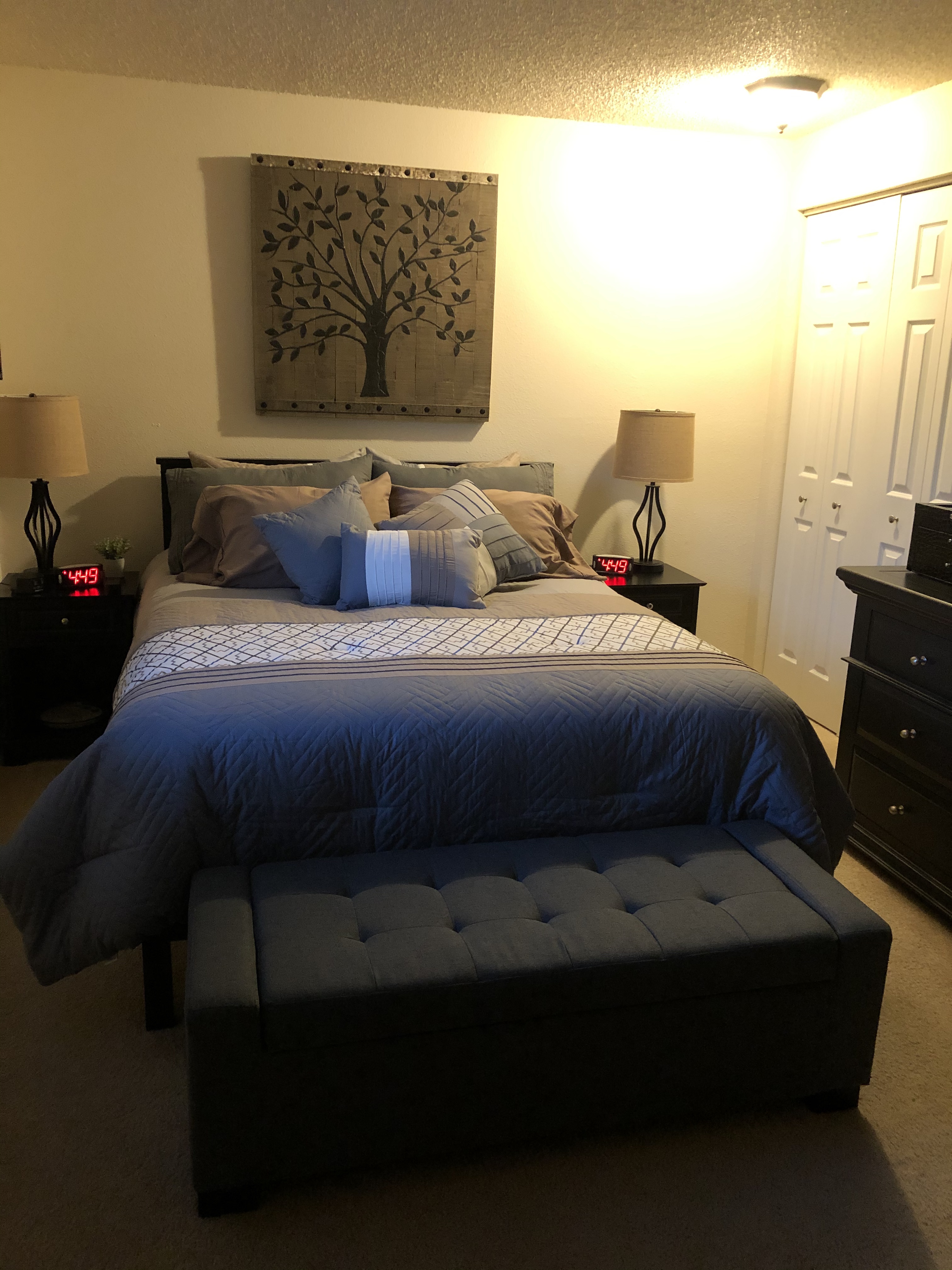 【Furniture】Christopher Knight Home Guernsey Leather Wood-Frame Storage Ottoman