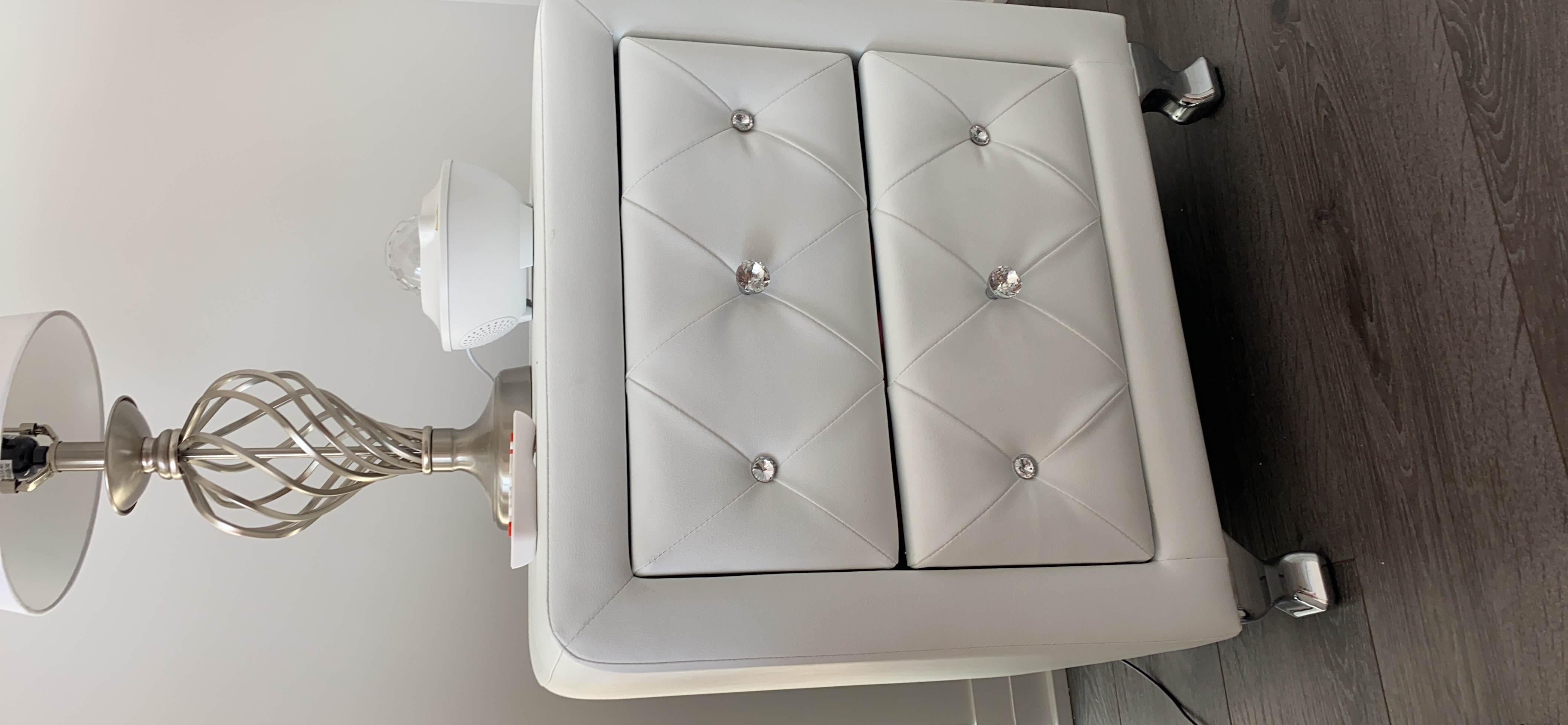 【Furniture】Stella Crystal Tufted Upholstered Modern Nightstand