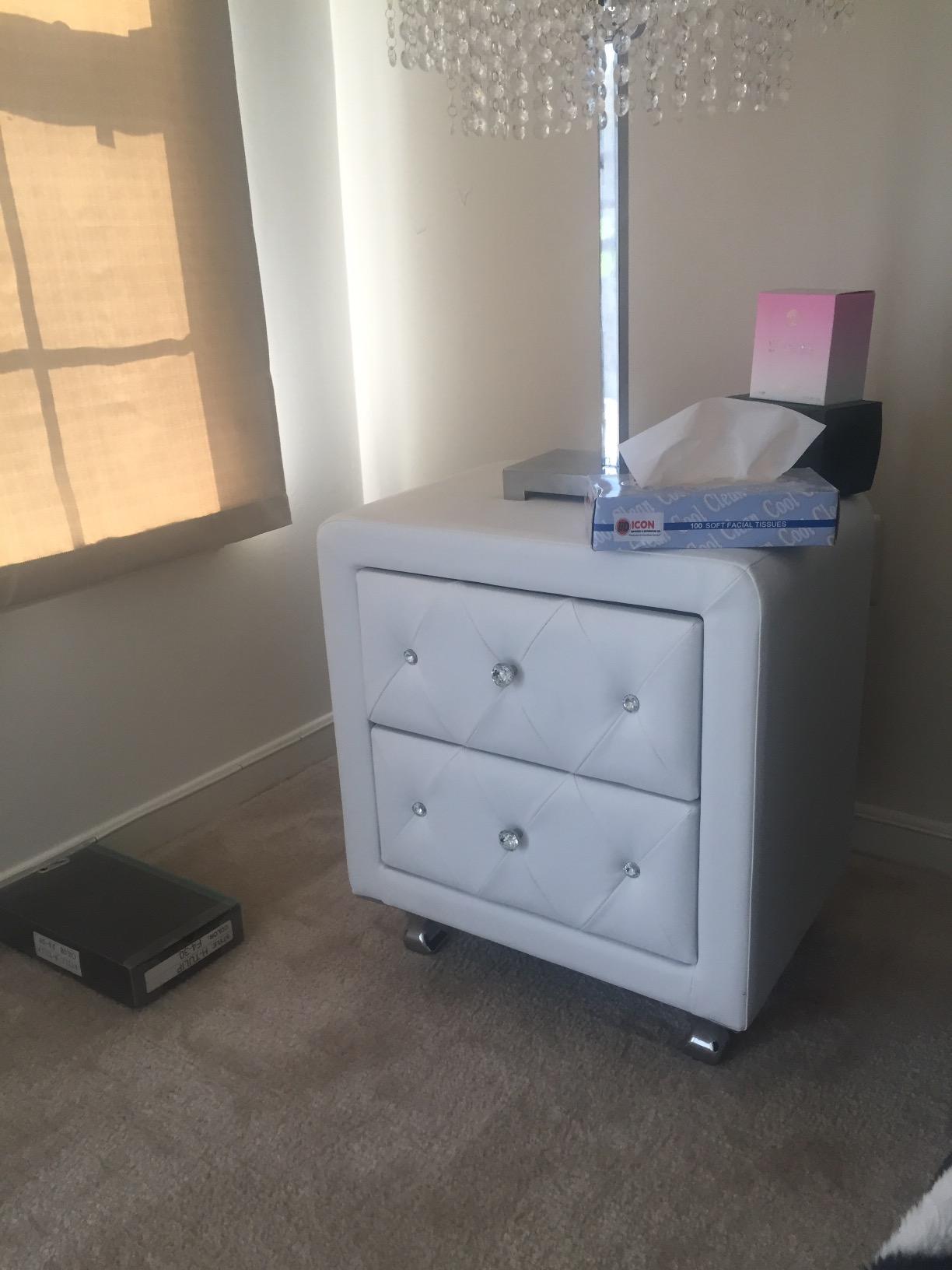 【Furniture】Stella Crystal Tufted Upholstered Modern Nightstand