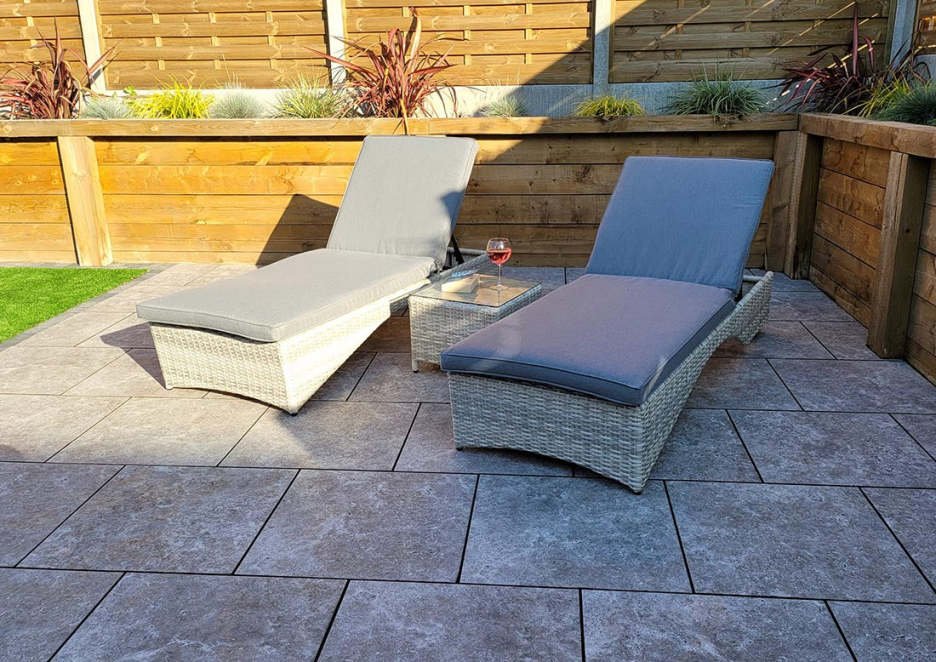 【Home&Garden】RATTAN SUN LOUNGERS WITH DRINKS TABLE - GREY - MEGHAN RANGE