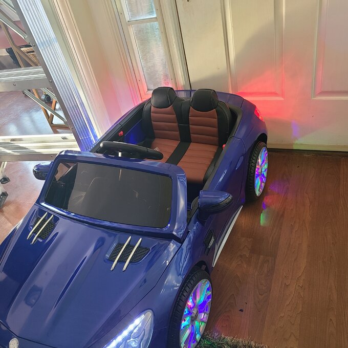 【Baby&Kids】Licensed Car with Mp4 Touch Screen