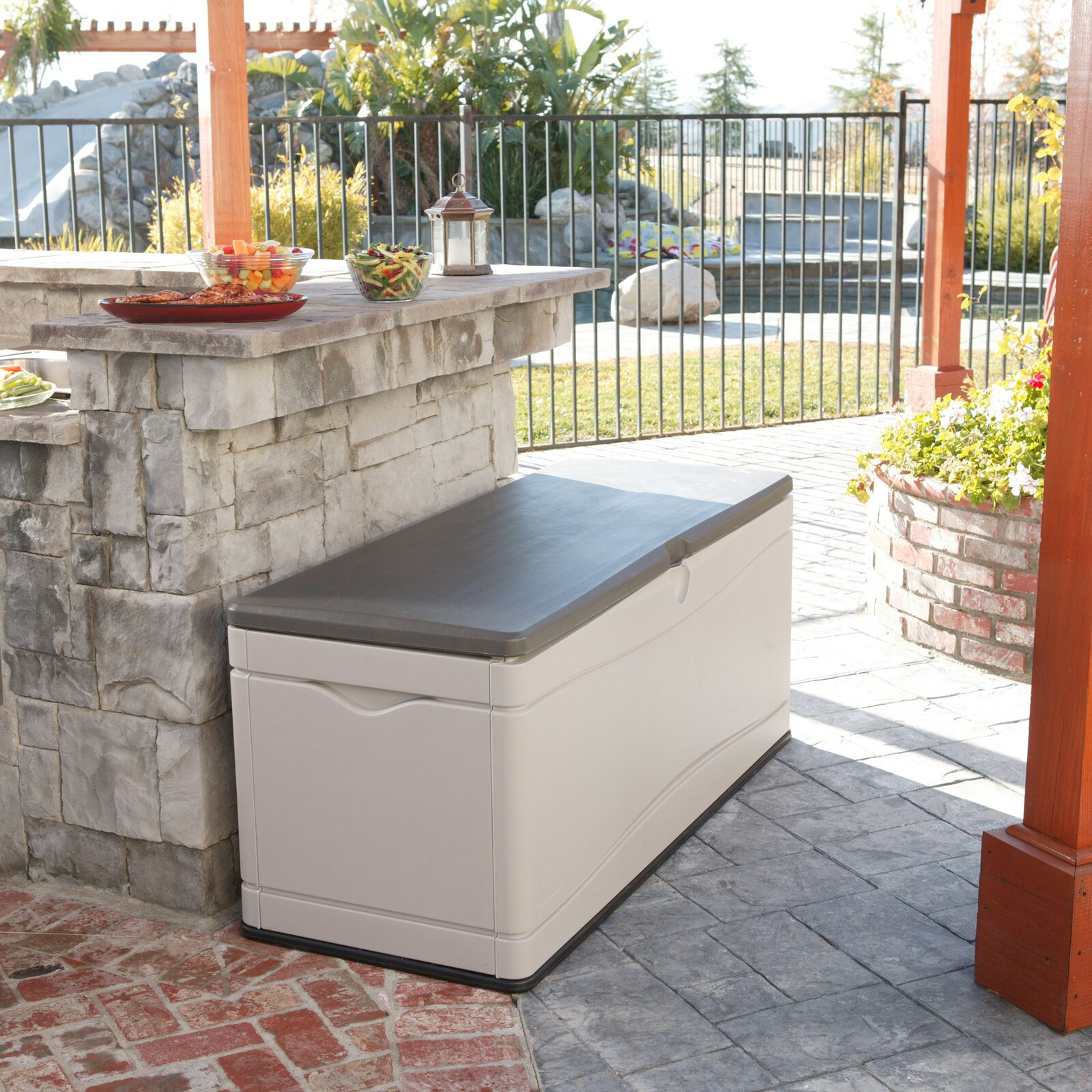【Storage Shed】Lifetime 130 Gallons Gallon Water Resistant Plastic Lockable Deck Box