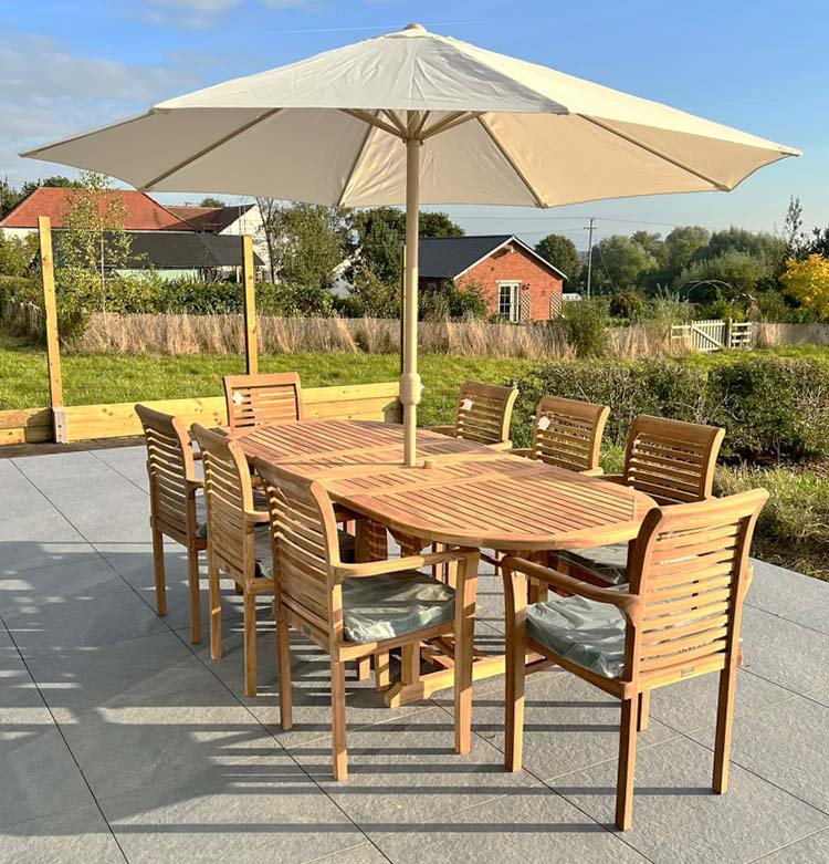 【Home&Garden】Regal oval double extending table, 8 x teak stacking chairs, free parasol and cushions