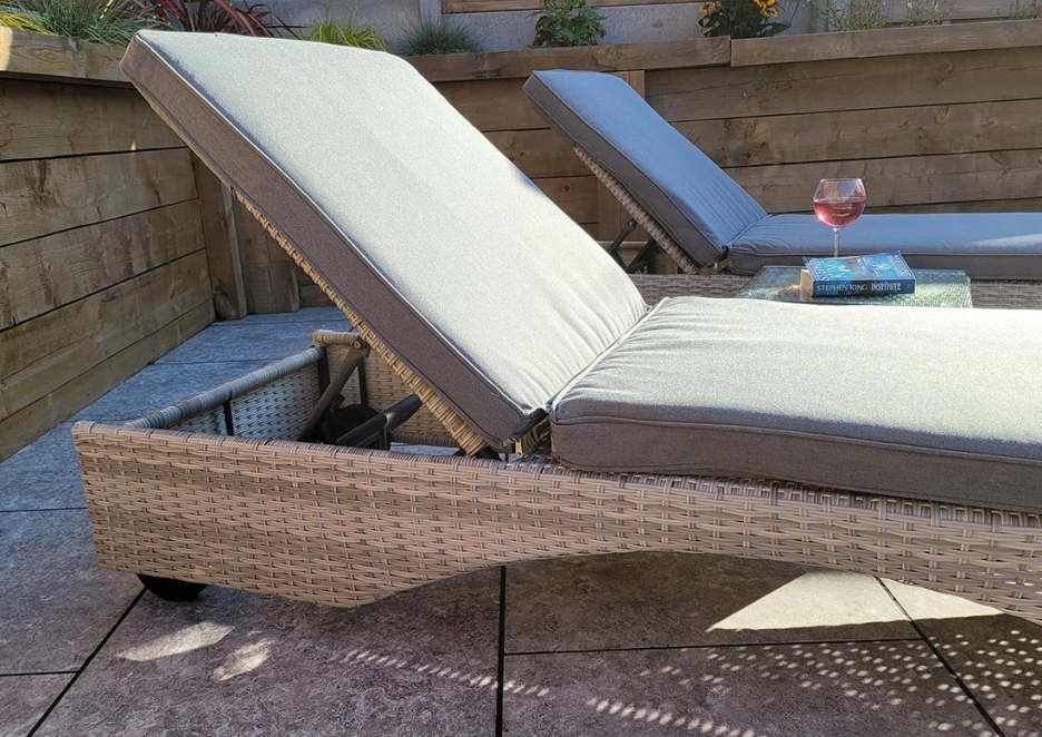 【Home&Garden】RATTAN SUN LOUNGERS WITH DRINKS TABLE - GREY - MEGHAN RANGE