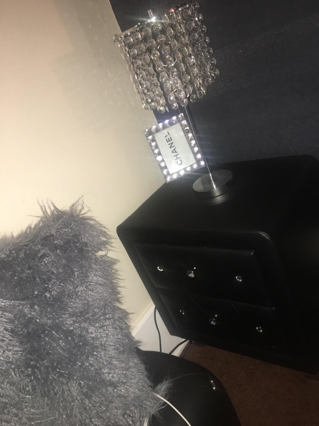 【Furniture】Stella Crystal Tufted Upholstered Modern Nightstand