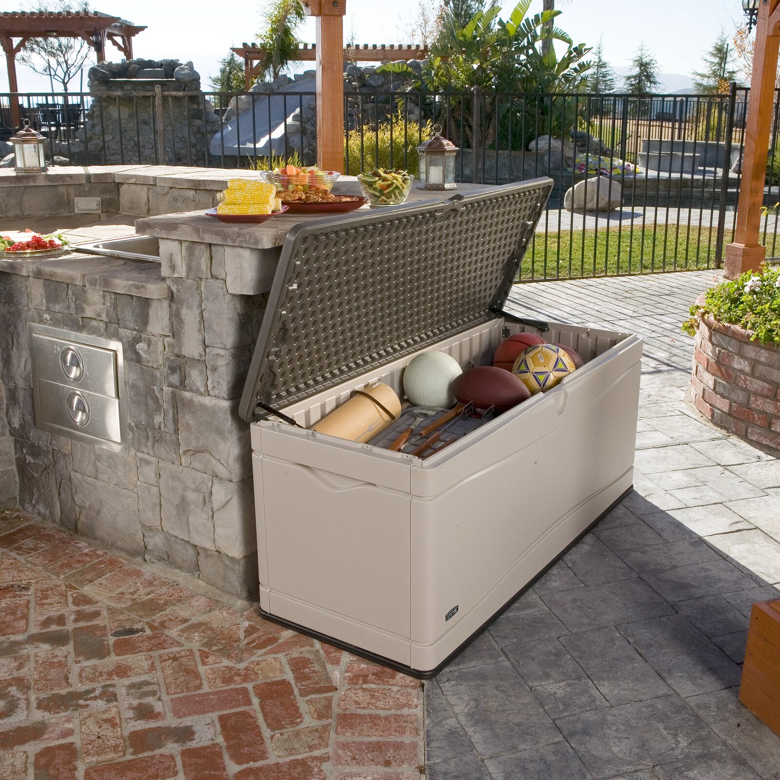 【Storage Shed】Lifetime 130 Gallons Gallon Water Resistant Plastic Lockable Deck Box