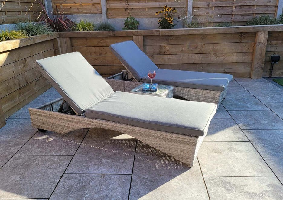 【Home&Garden】RATTAN SUN LOUNGERS WITH DRINKS TABLE - GREY - MEGHAN RANGE
