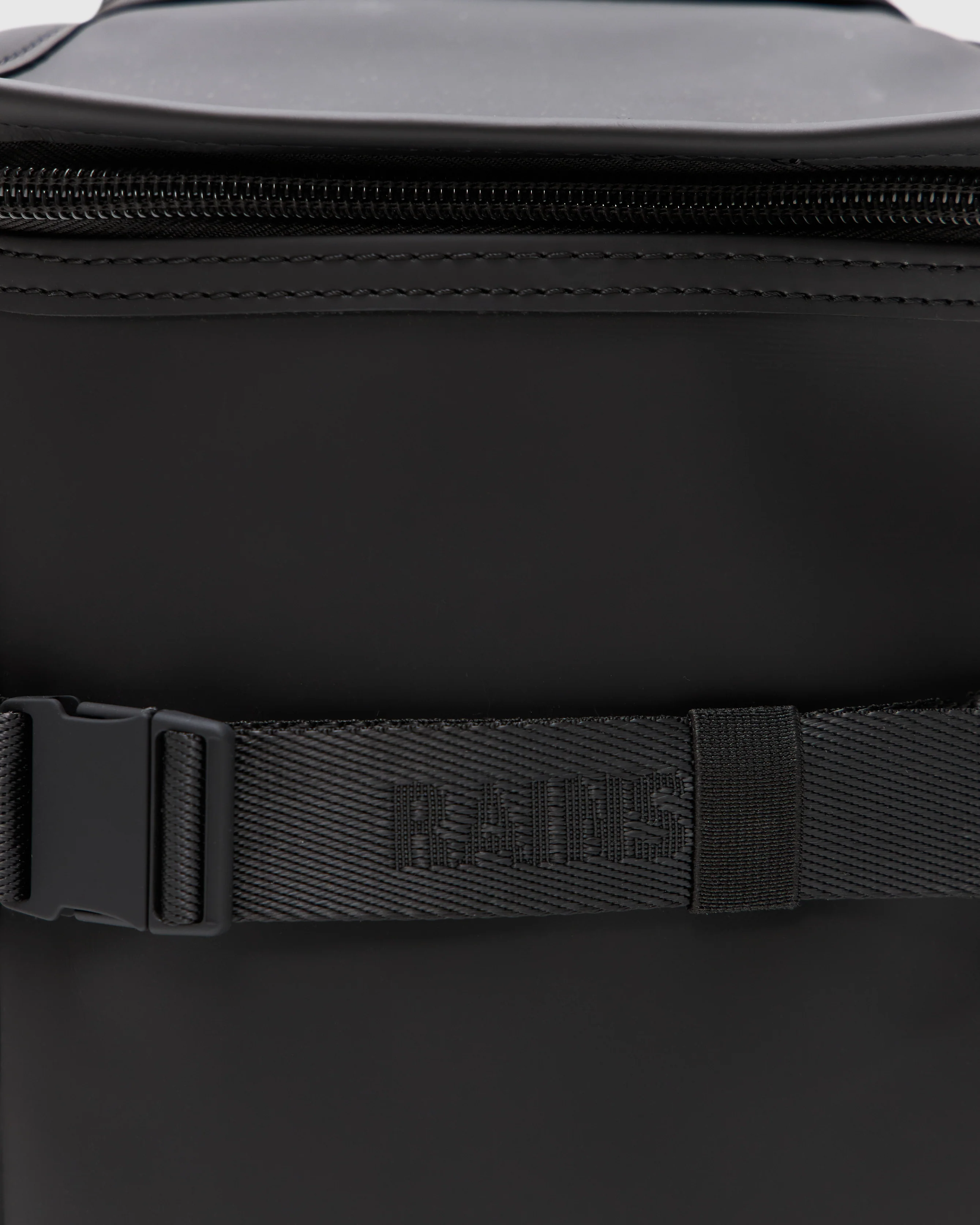 Trail Sling Bag in Black