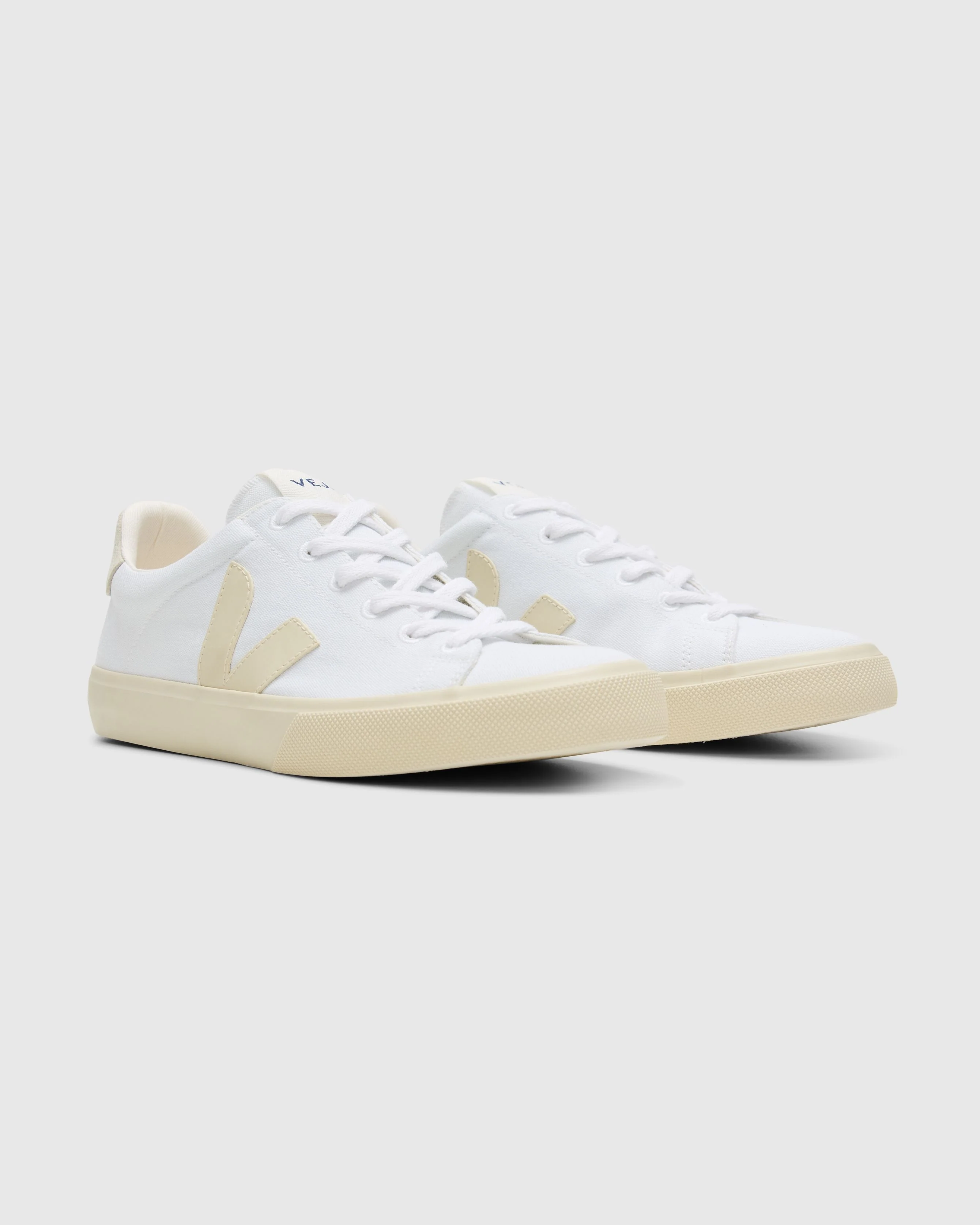 Campo Canvas in White Pierre