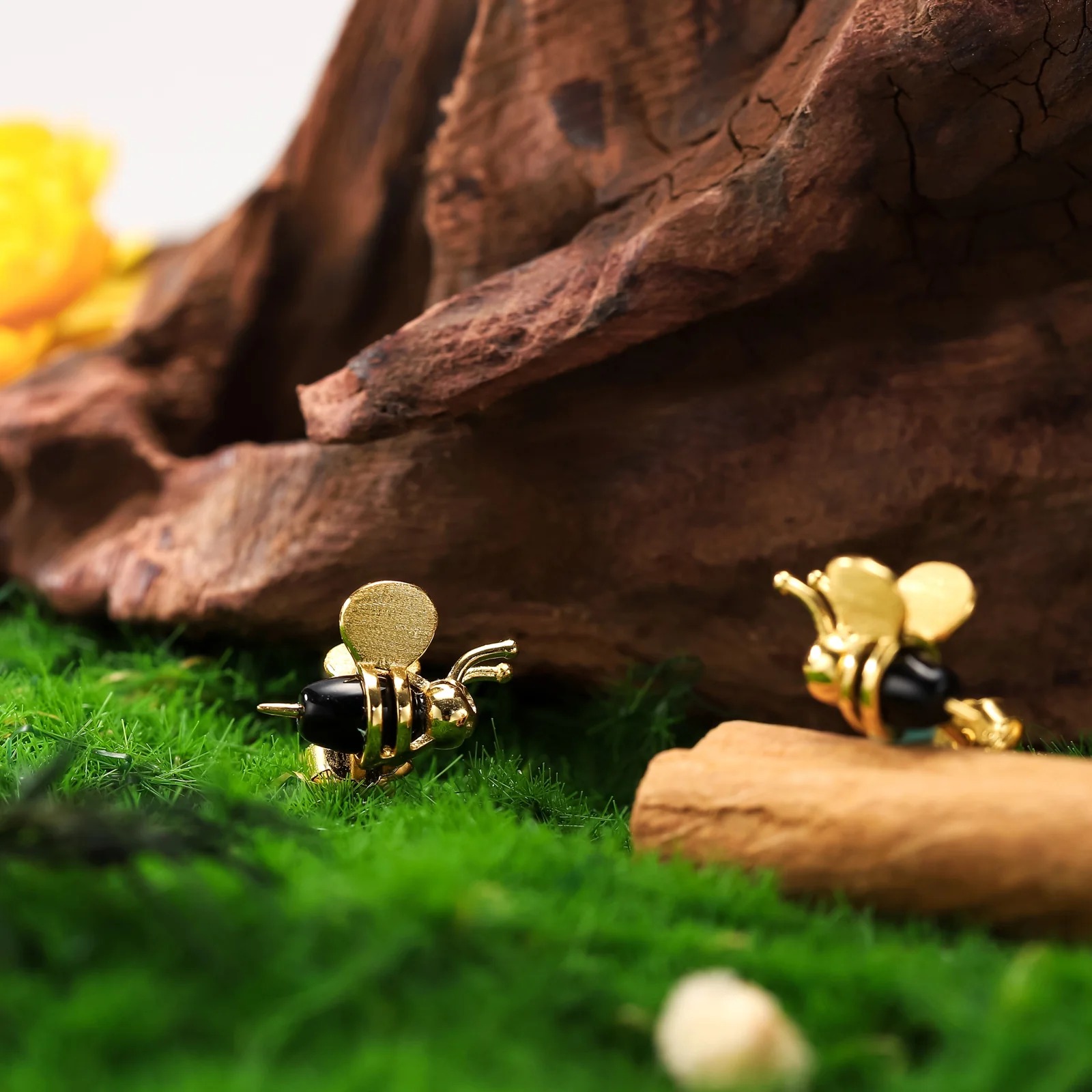 Honey Bee Stud Earrings AL20111917