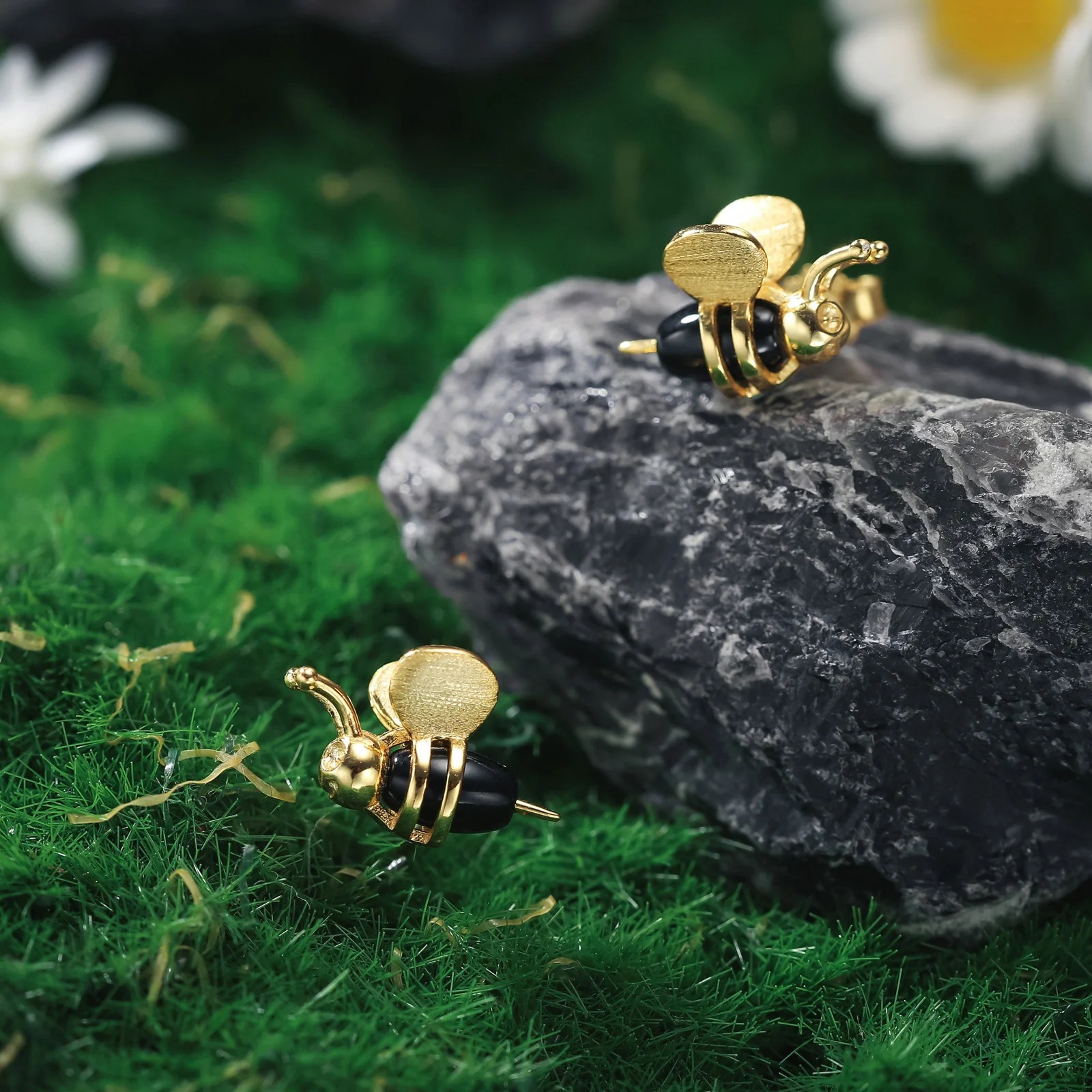 Honey Bee Stud Earrings AL20111917