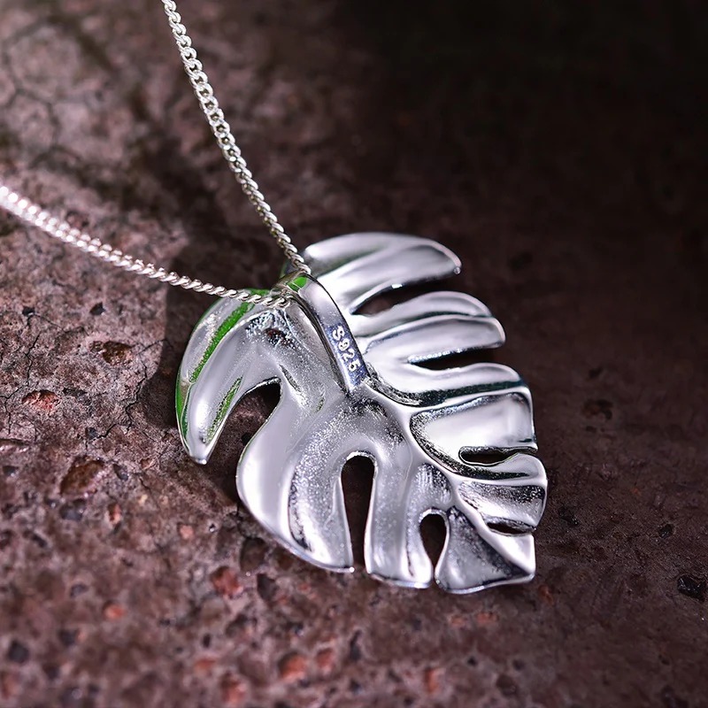 Monstera Leaf Necklace AL24111970