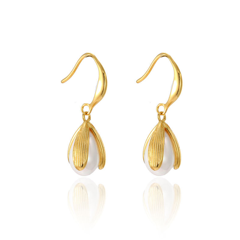 Lily shaped Pearl Earrings AL24112016