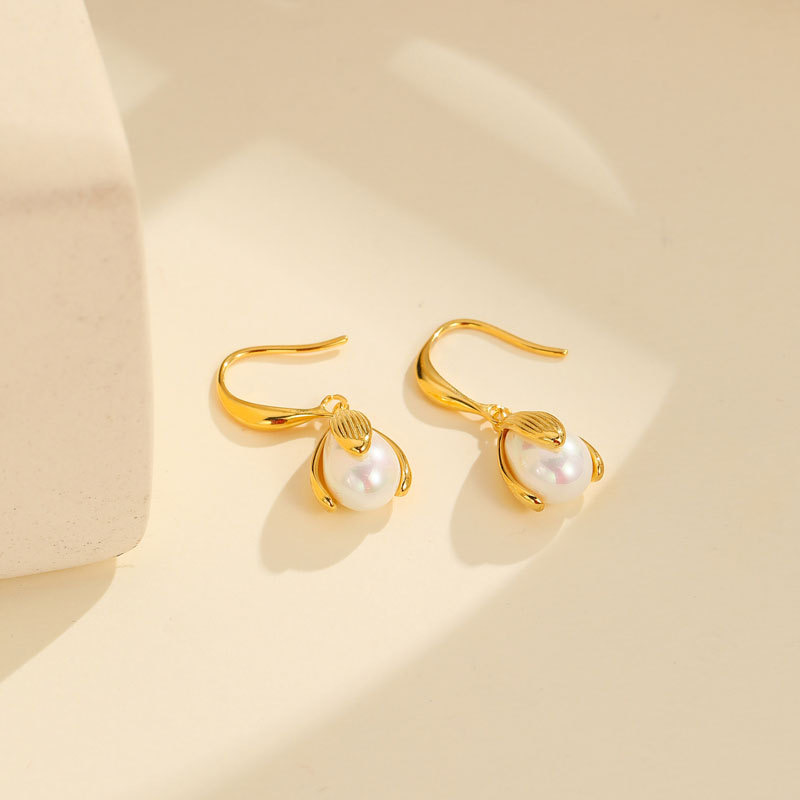 Lily shaped Pearl Earrings AL24112016