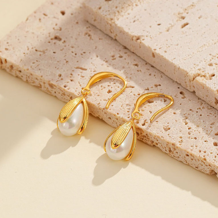 Lily shaped Pearl Earrings AL24112016