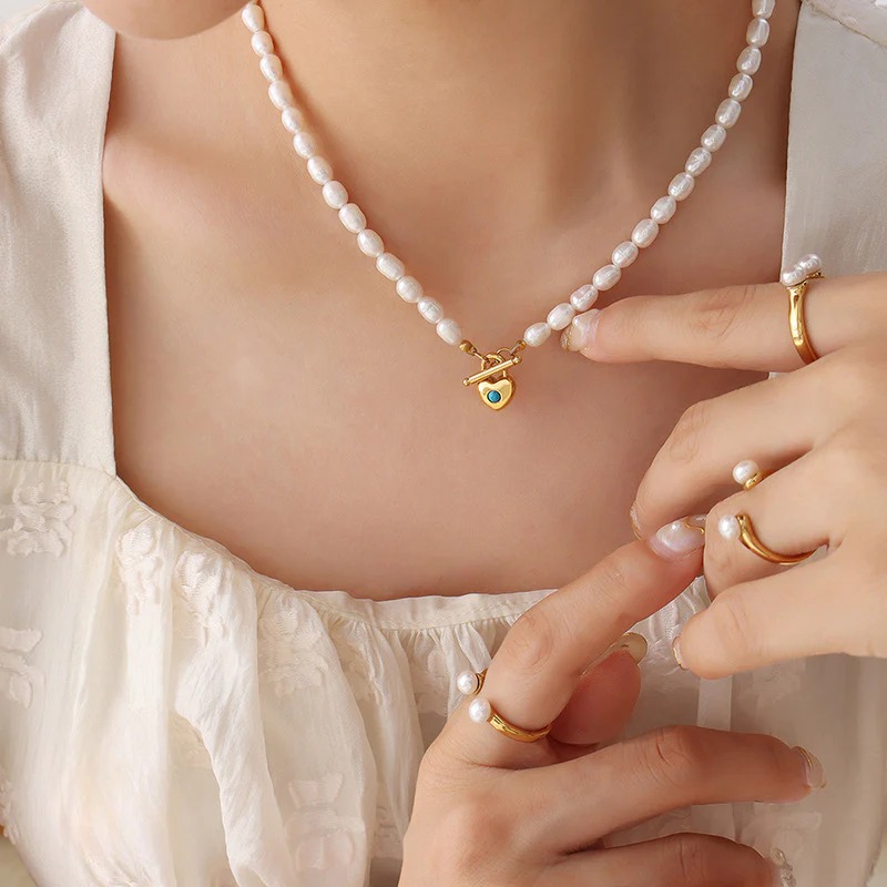 OT Clasp Pearl Necklace with Heart Shaped Pendant
