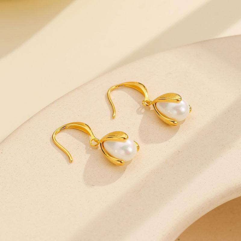 Lily shaped Pearl Earrings AL24112016