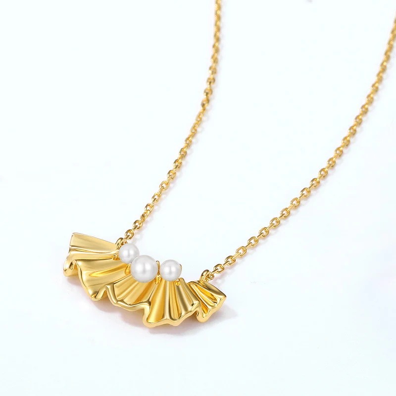 (9K gold plated) Petal-shape pearl necklace