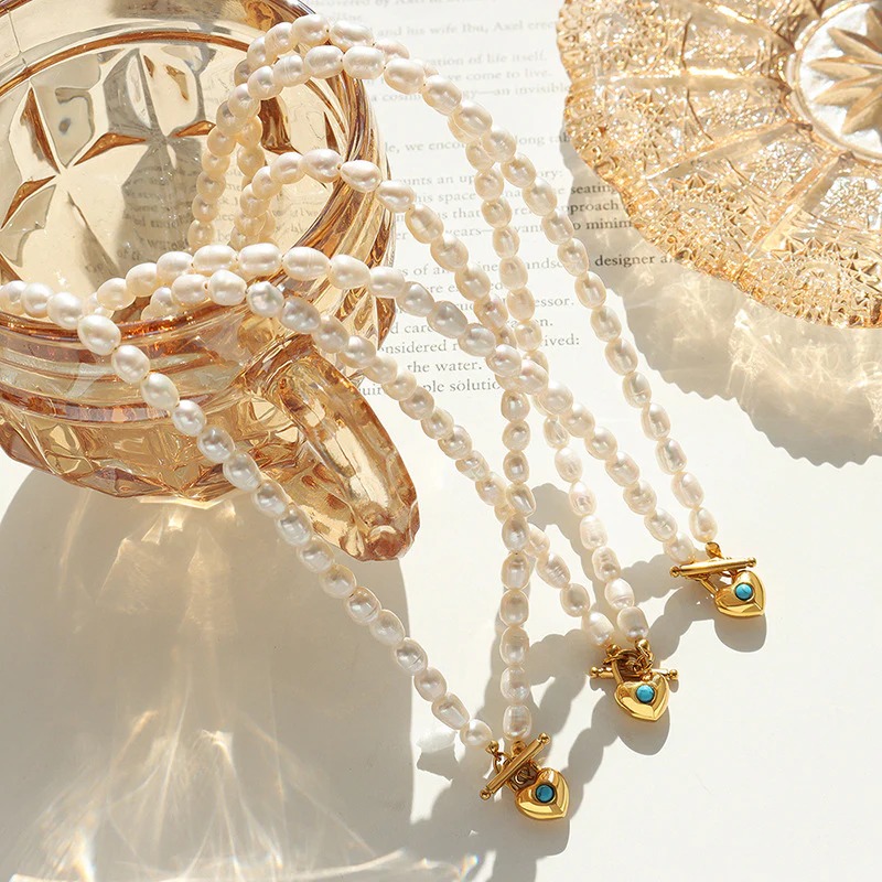 OT Clasp Pearl Necklace with Heart Shaped Pendant