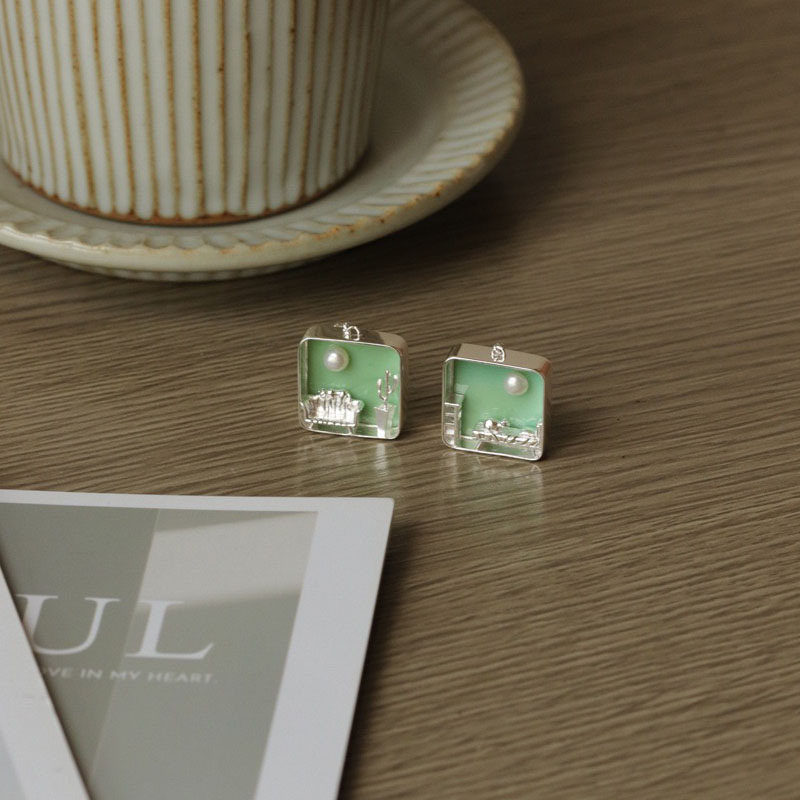 Creatively designed earrings 