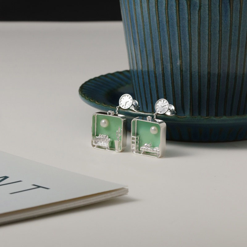 Creatively designed earrings 